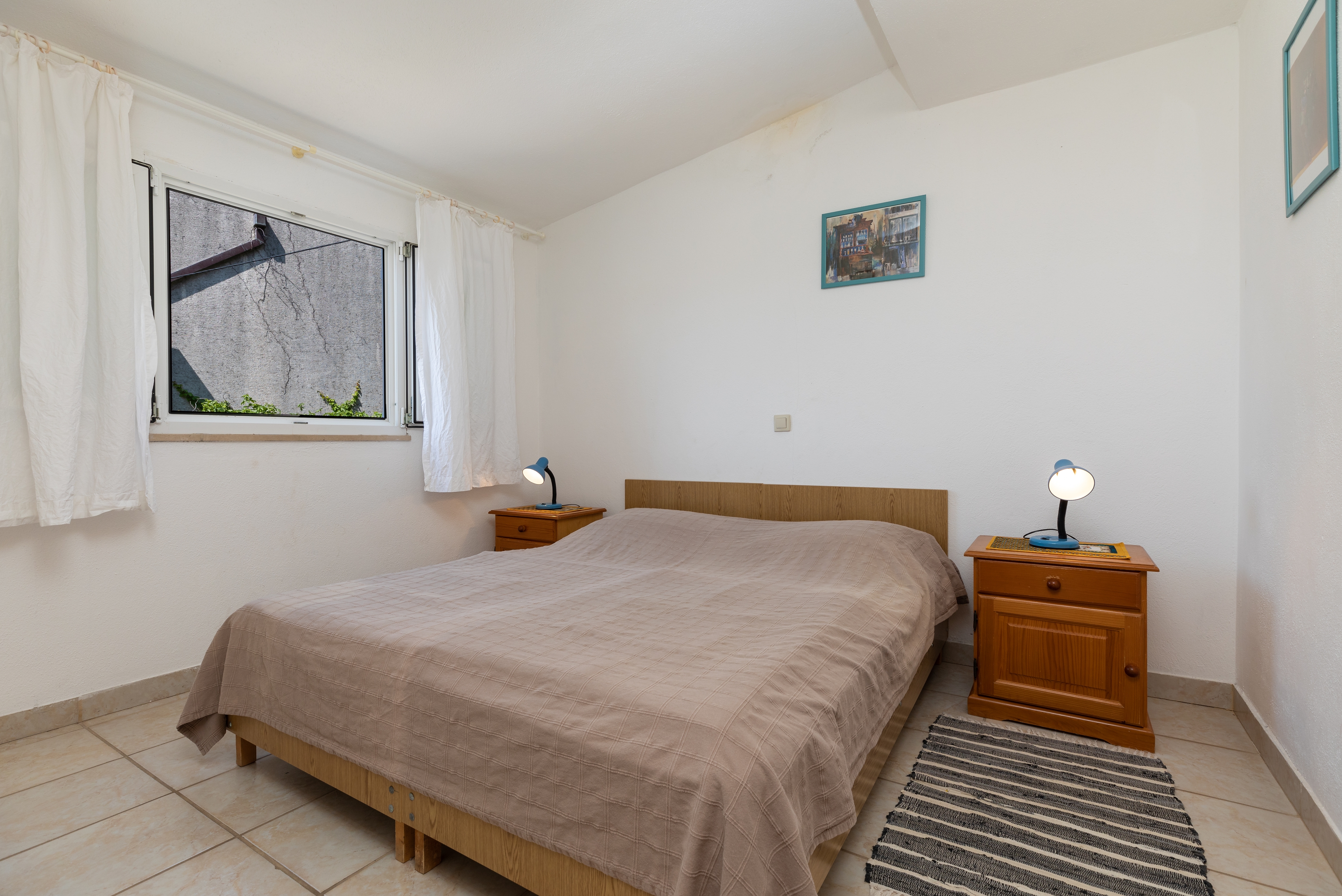 One bedroom apartment near beach Nemira, Omiš  A-e