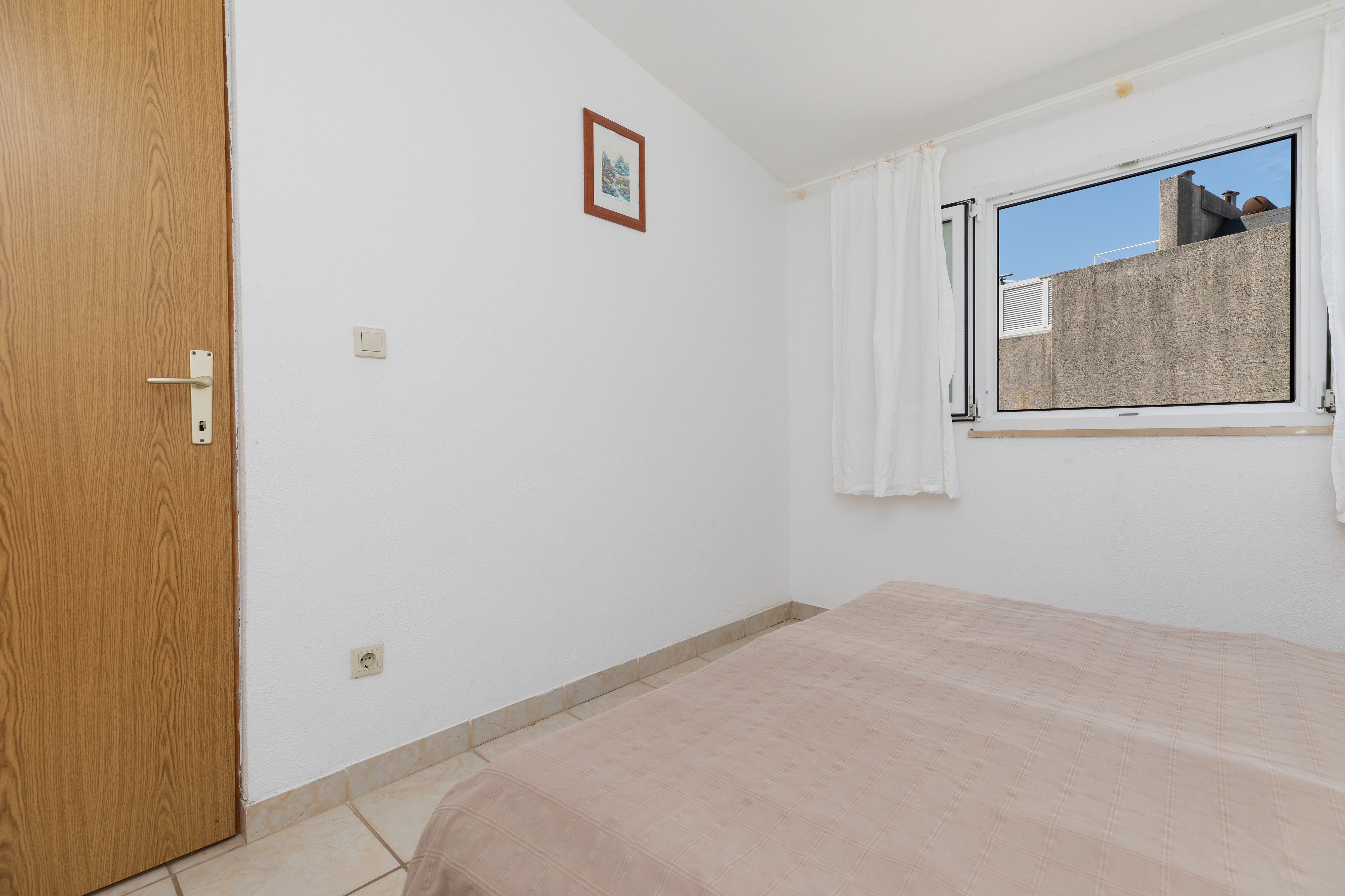 One bedroom apartment near beach Nemira, Omiš  A-e