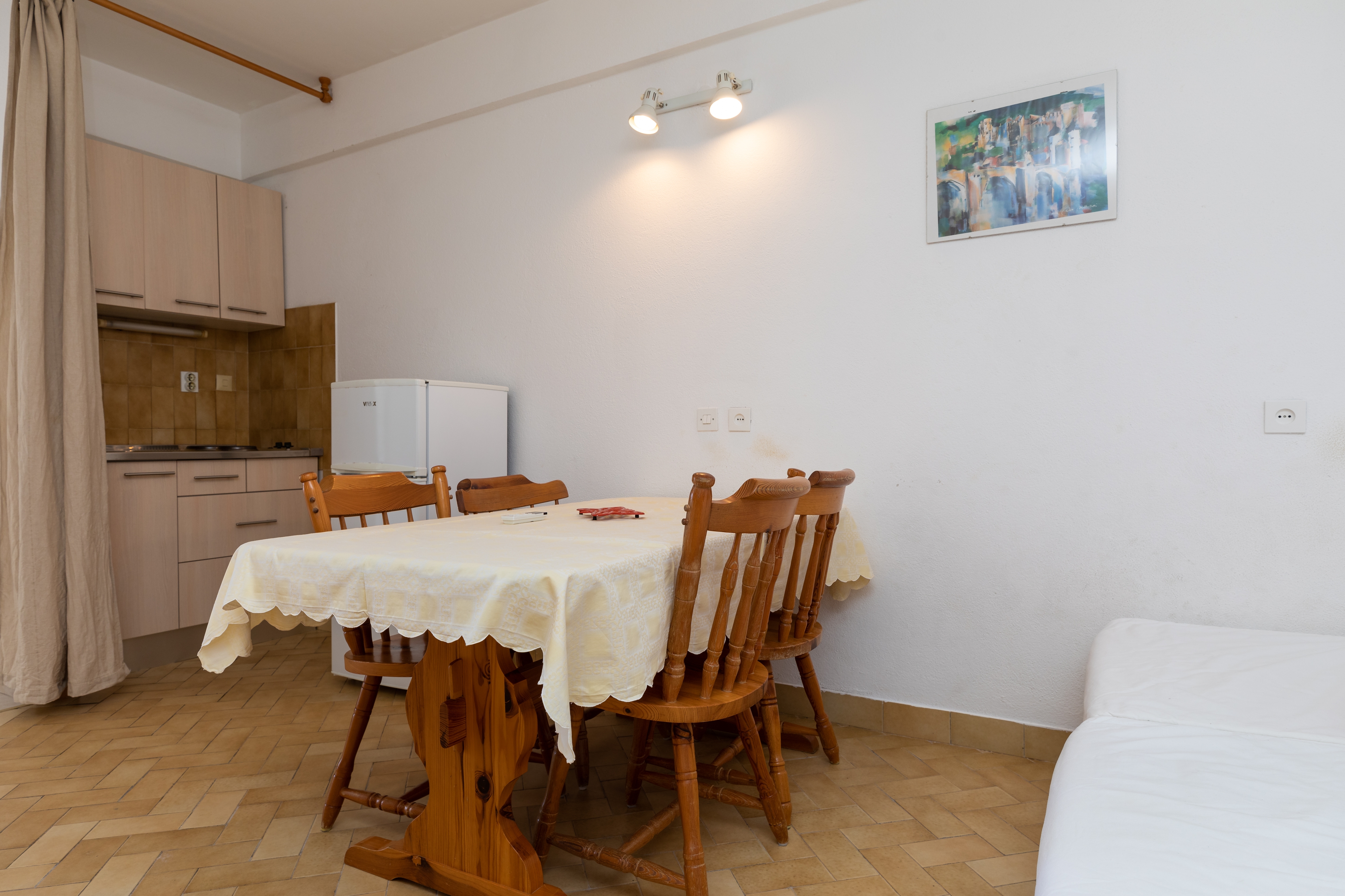 One bedroom apartment near beach Nemira, Omiš  A-e