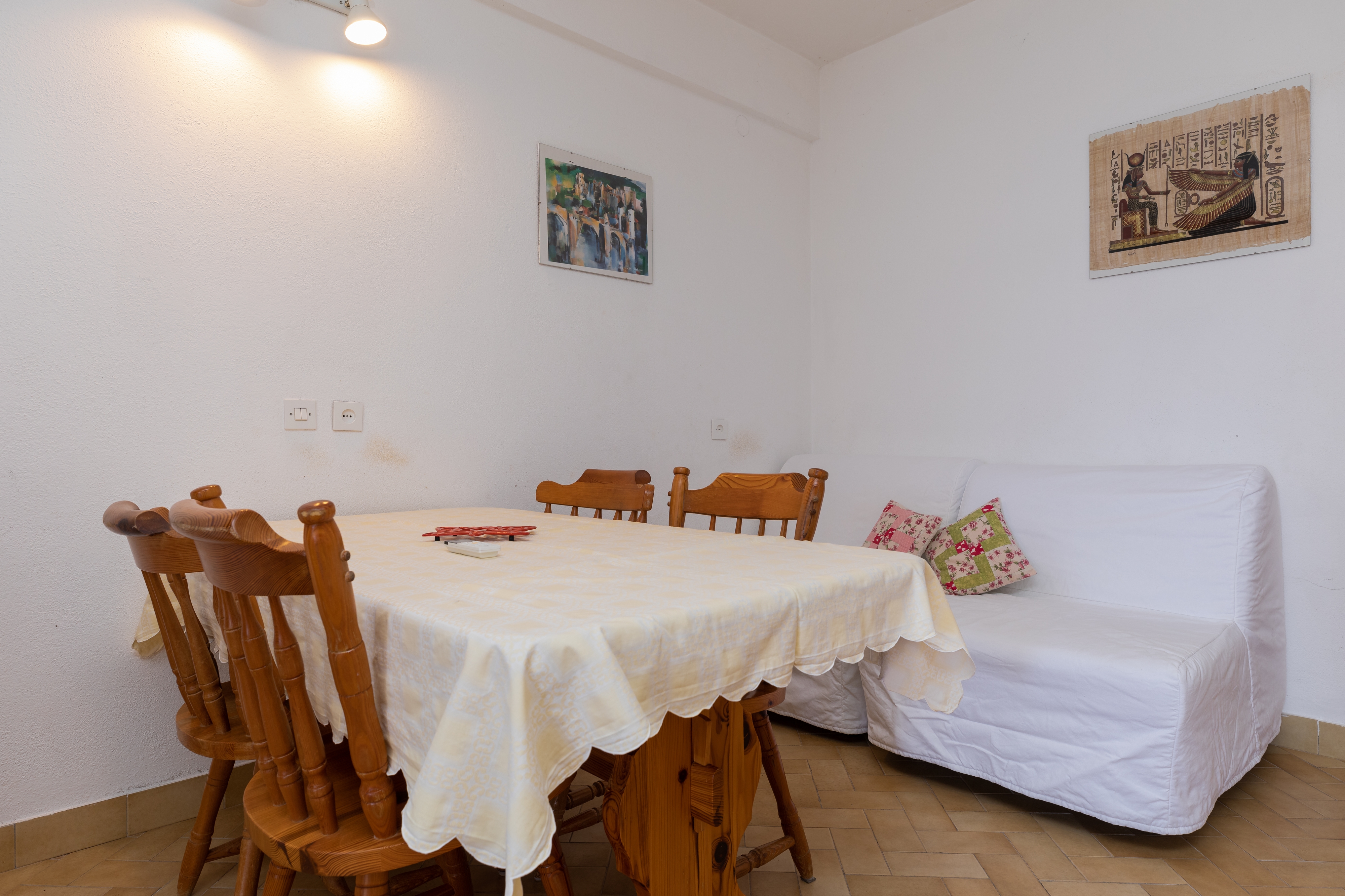 One bedroom apartment near beach Nemira, Omiš  A-e