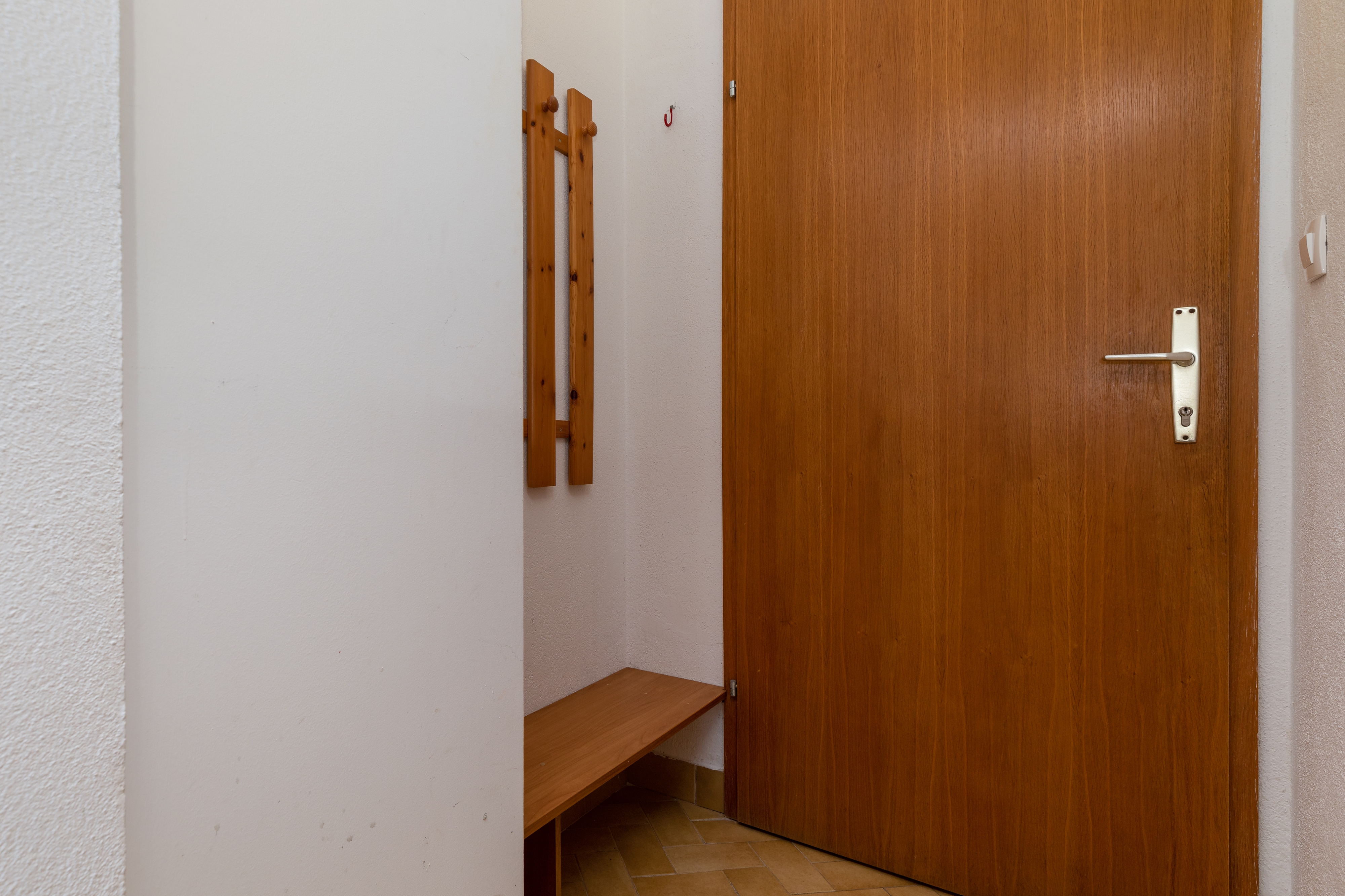 One bedroom apartment near beach Nemira, Omiš  A-e