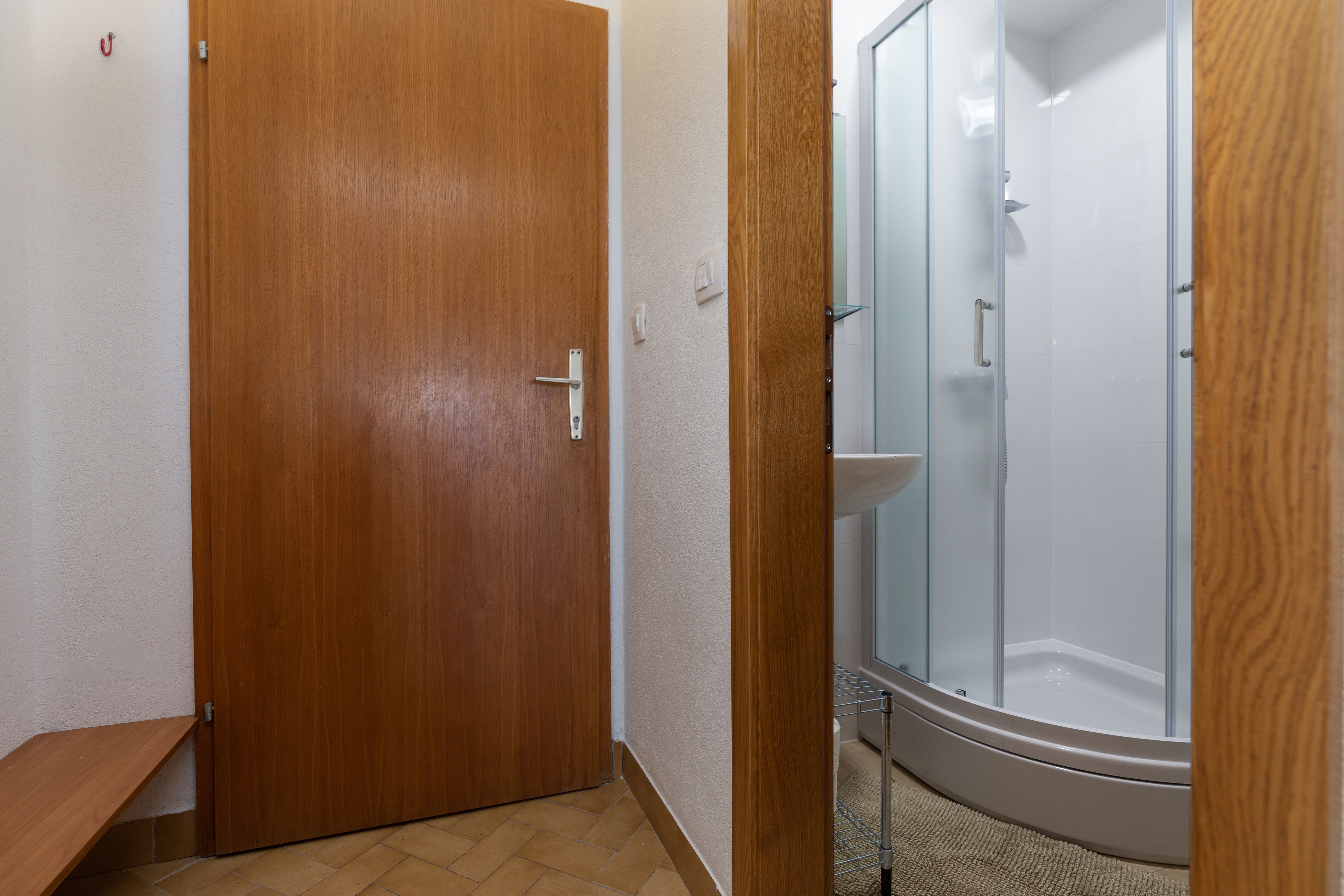 One bedroom apartment near beach Nemira, Omiš  A-e