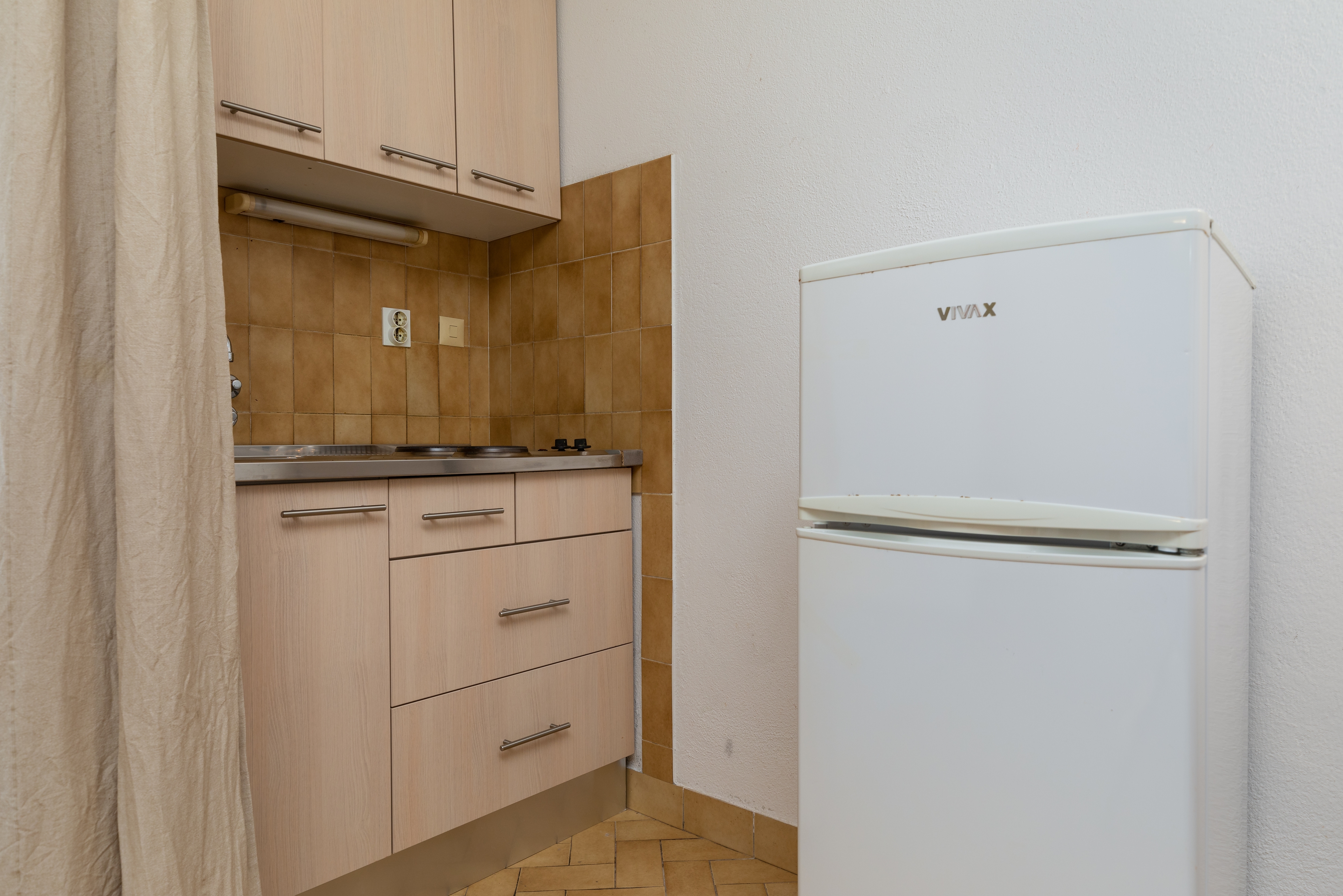 One bedroom apartment near beach Nemira, Omiš  A-e