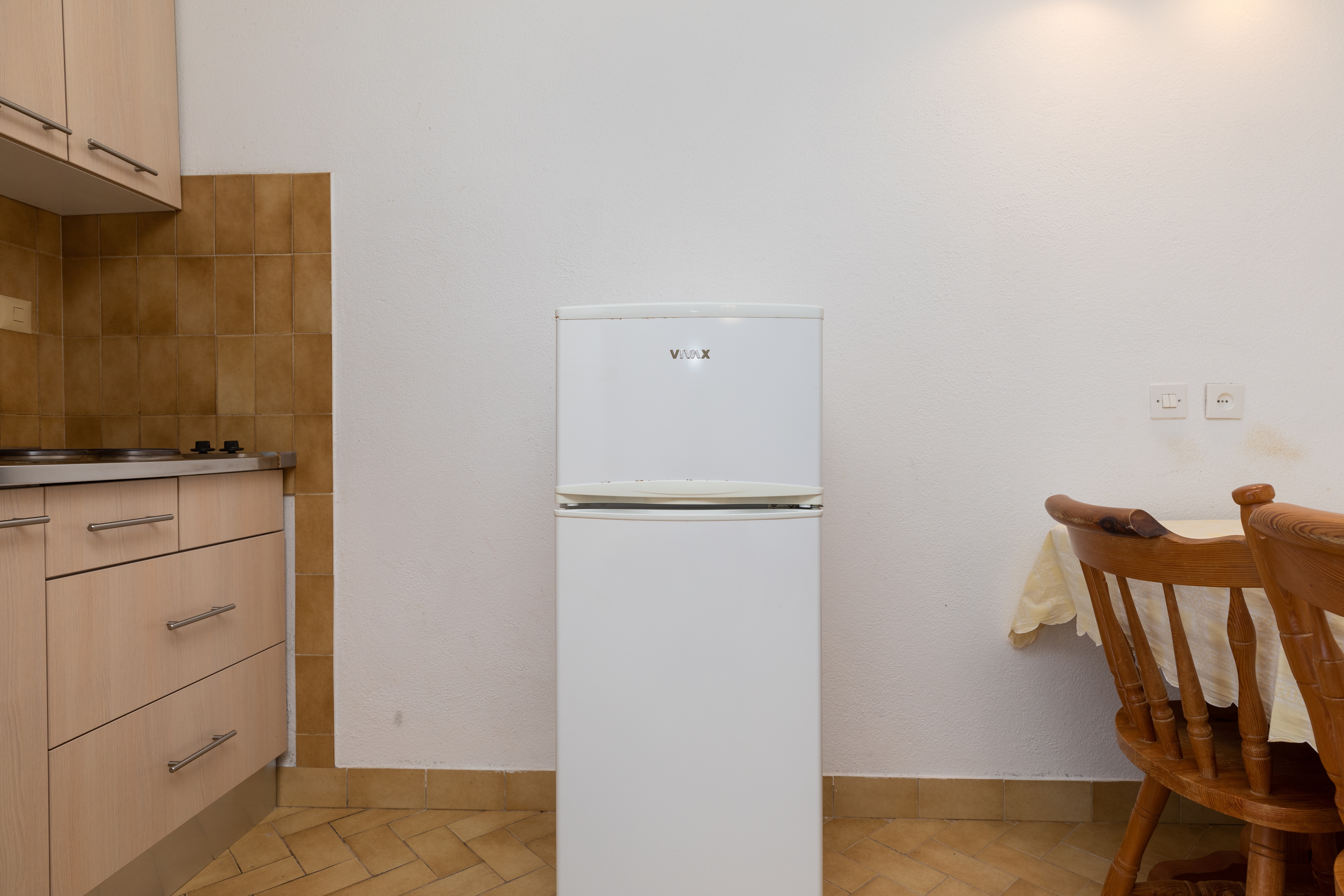 One bedroom apartment near beach Nemira, Omiš  A-e