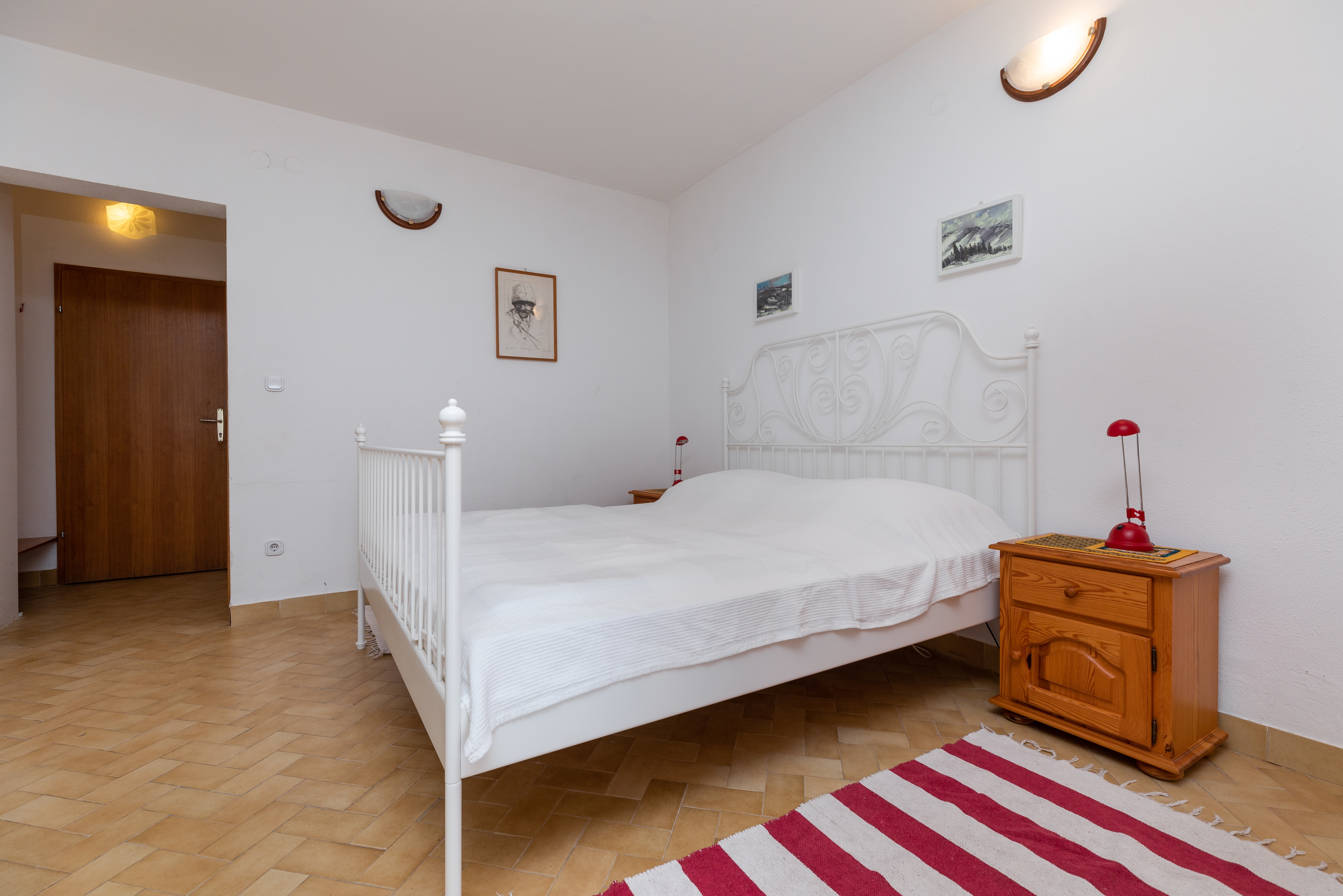 One bedroom apartment near beach Nemira, Omiš  A-e