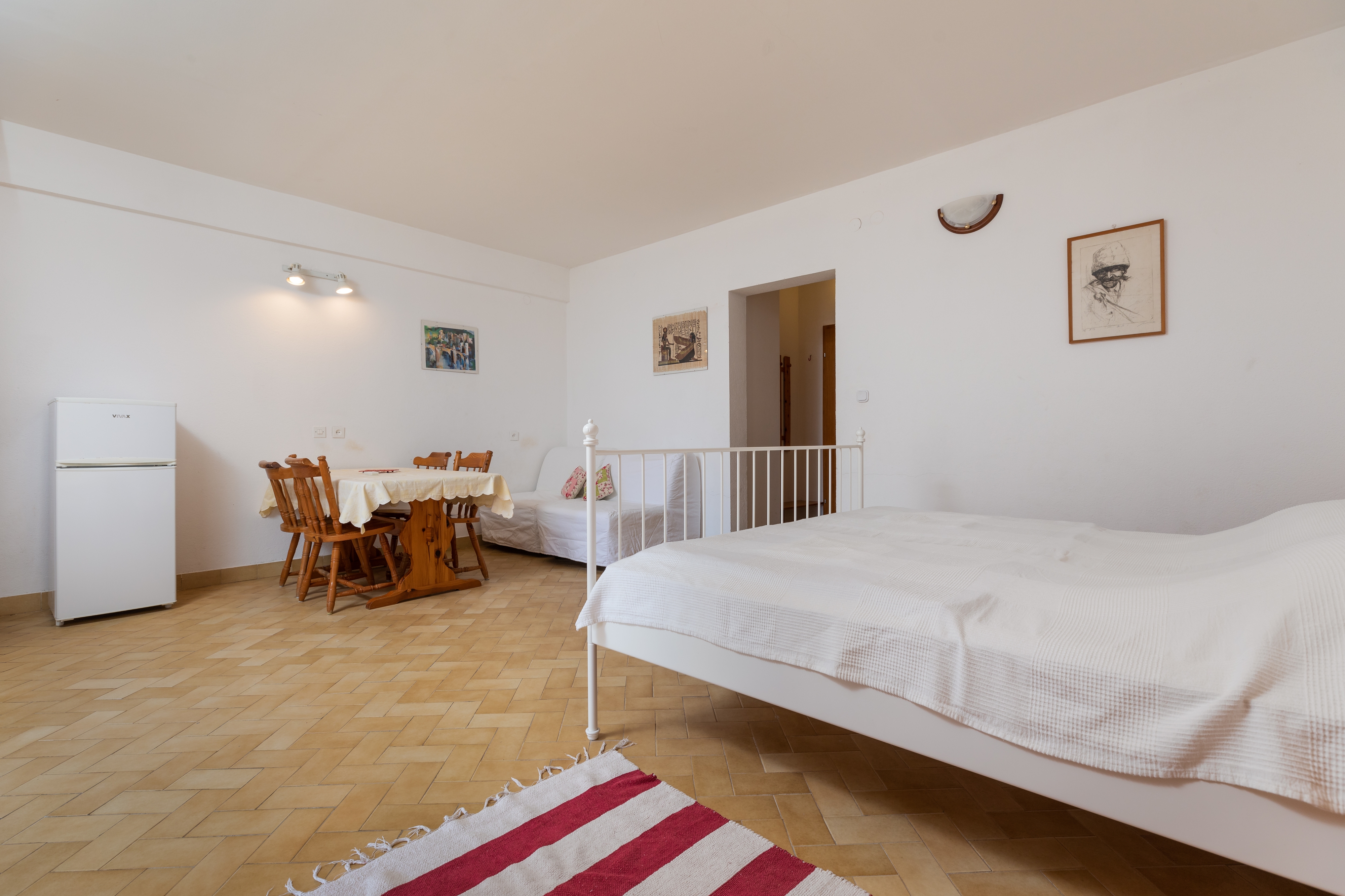 One bedroom apartment near beach Nemira, Omiš  A-e