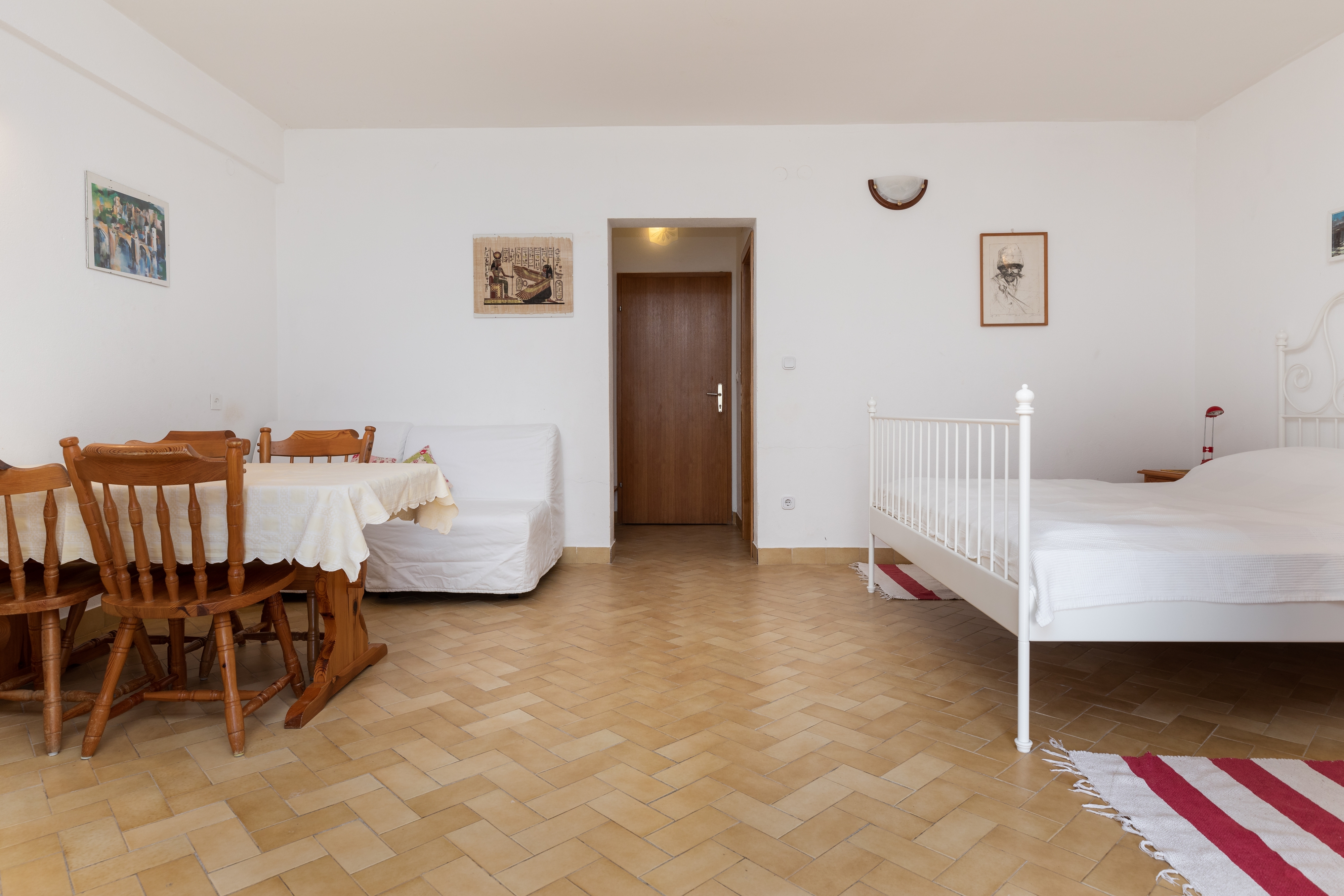 One bedroom apartment near beach Nemira, Omiš  A-e