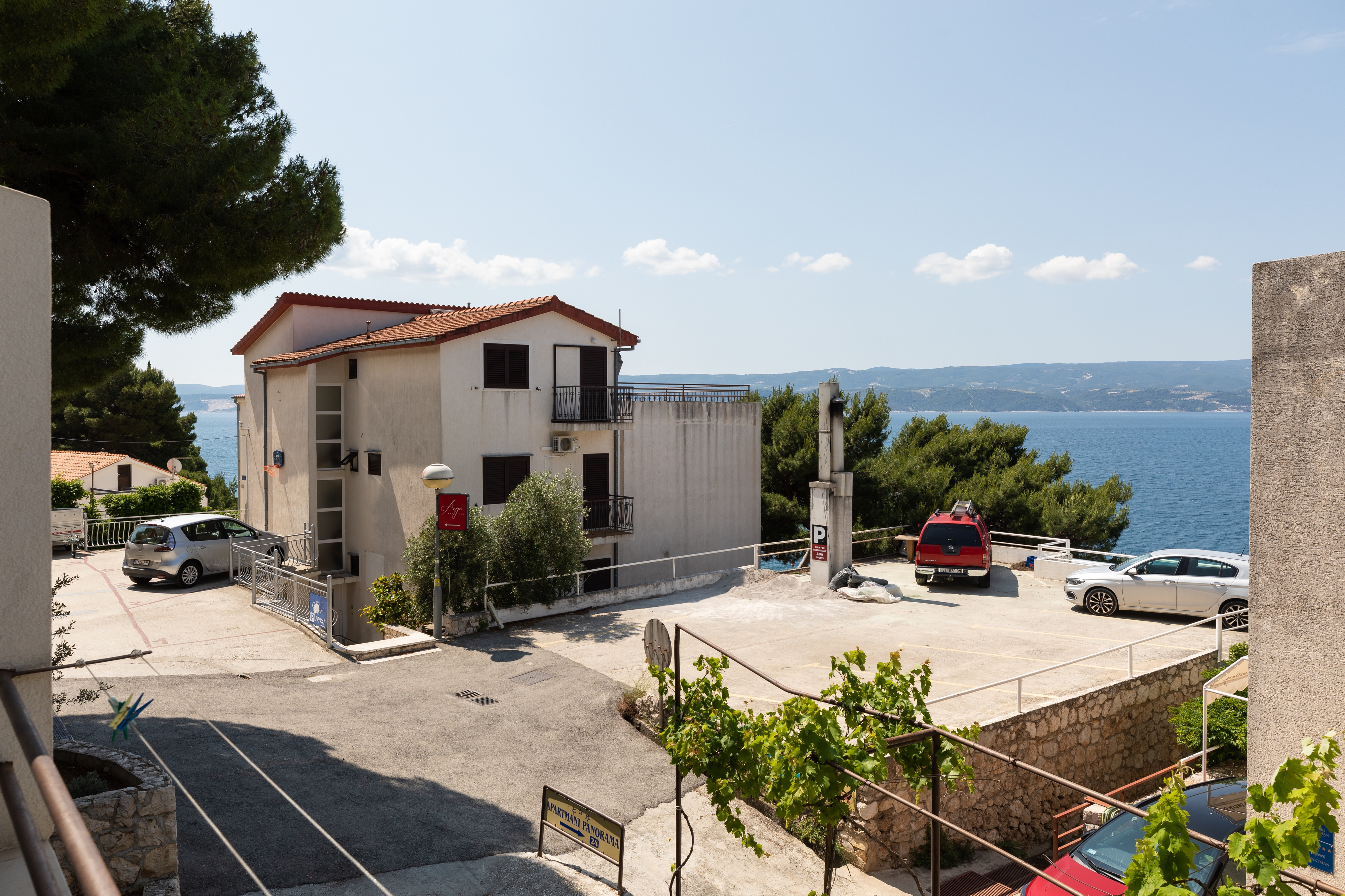 One bedroom apartment near beach Nemira, Omiš  A-e