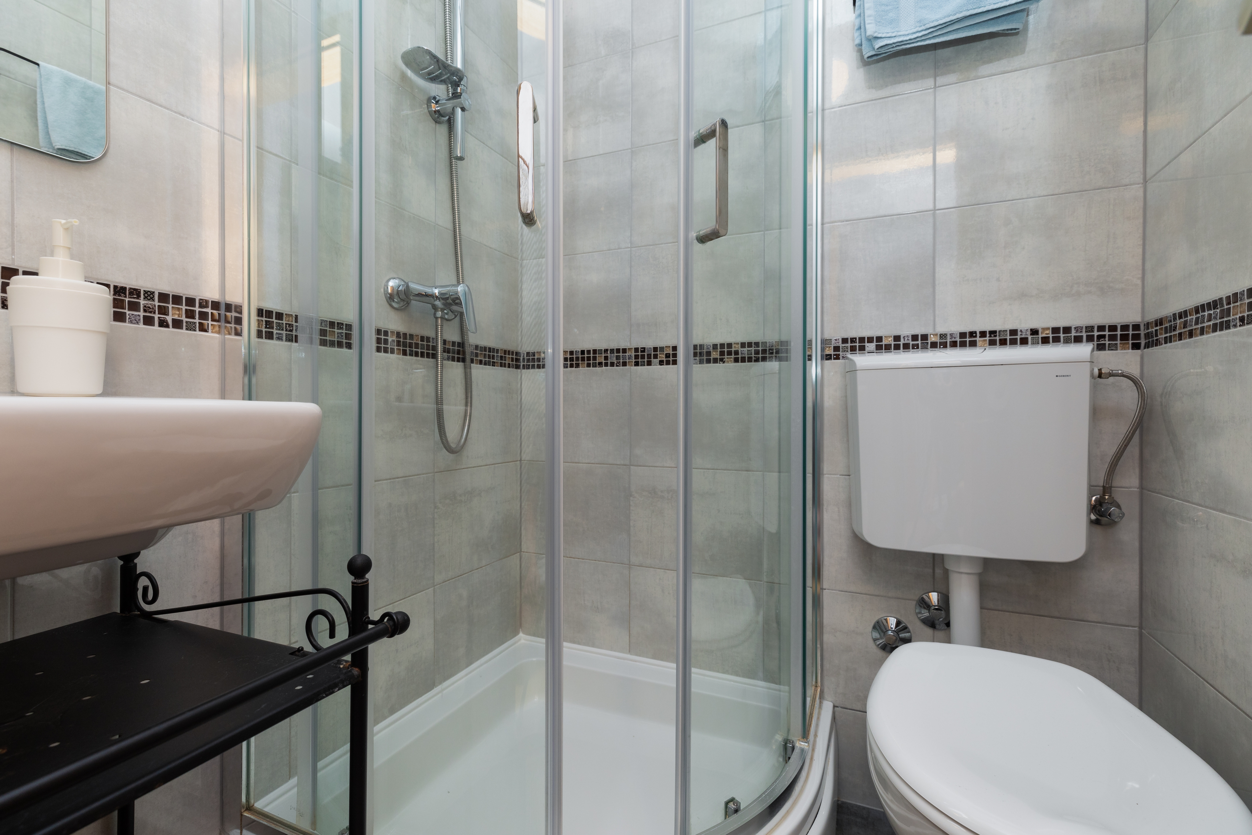 One bedroom apartment near beach Nemira, Omiš  A-f