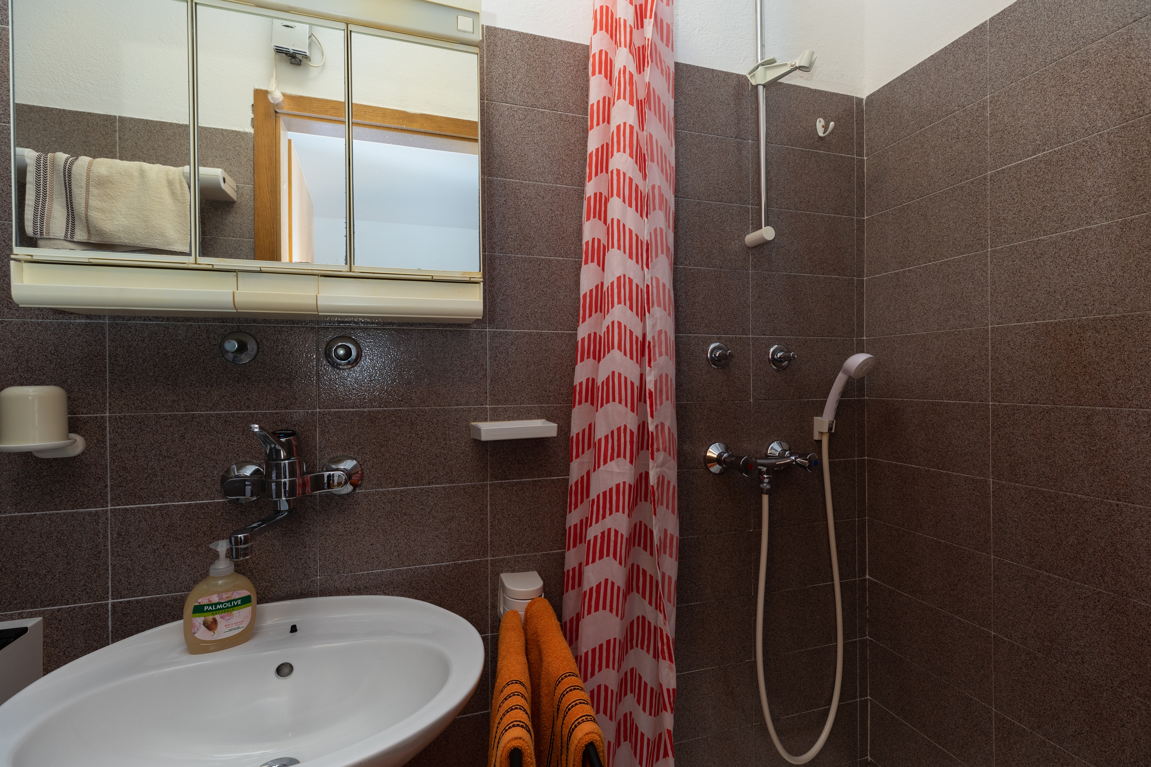 One bedroom apartment near beach Nemira, Omiš  A-f