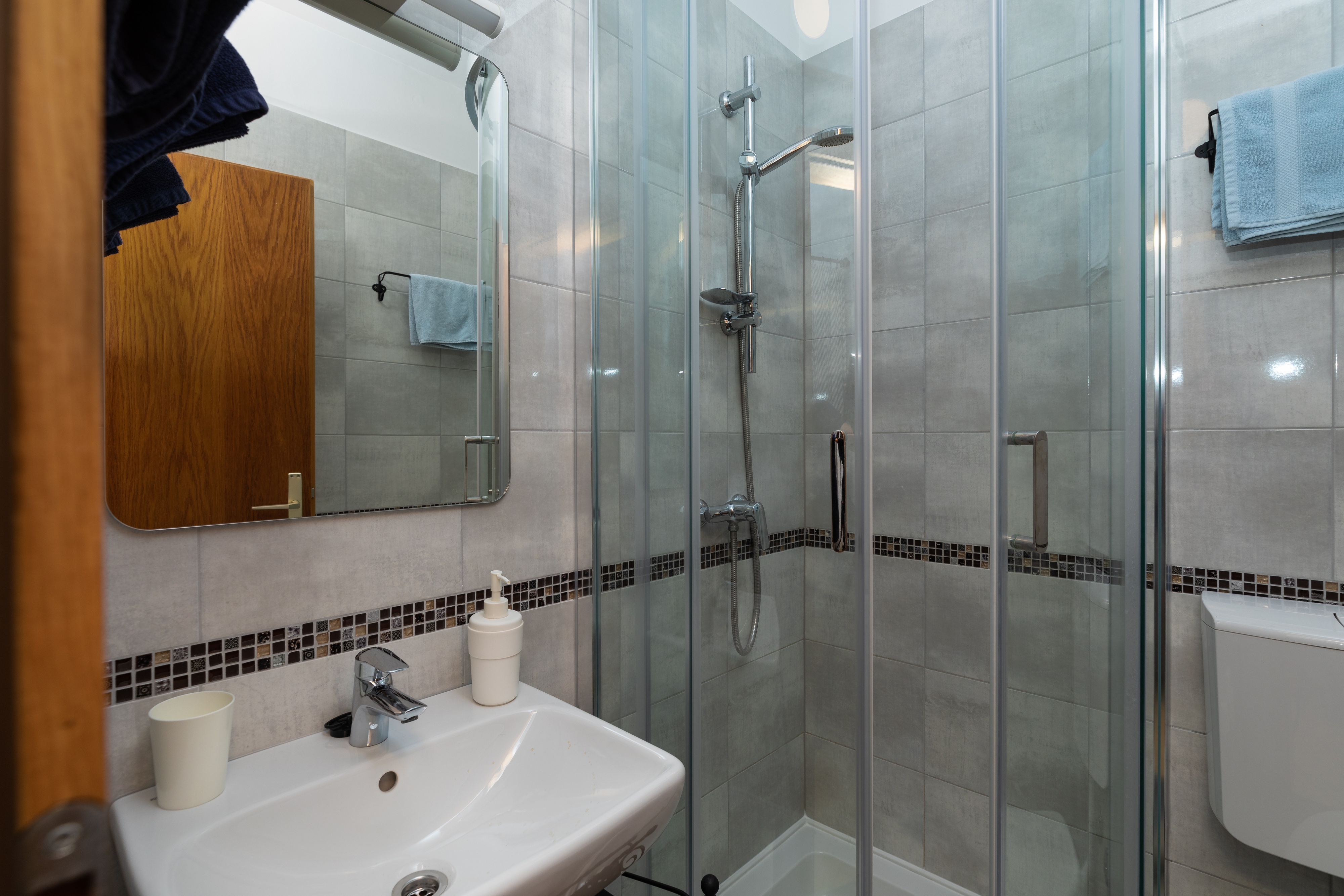 One bedroom apartment near beach Nemira, Omiš  A-f