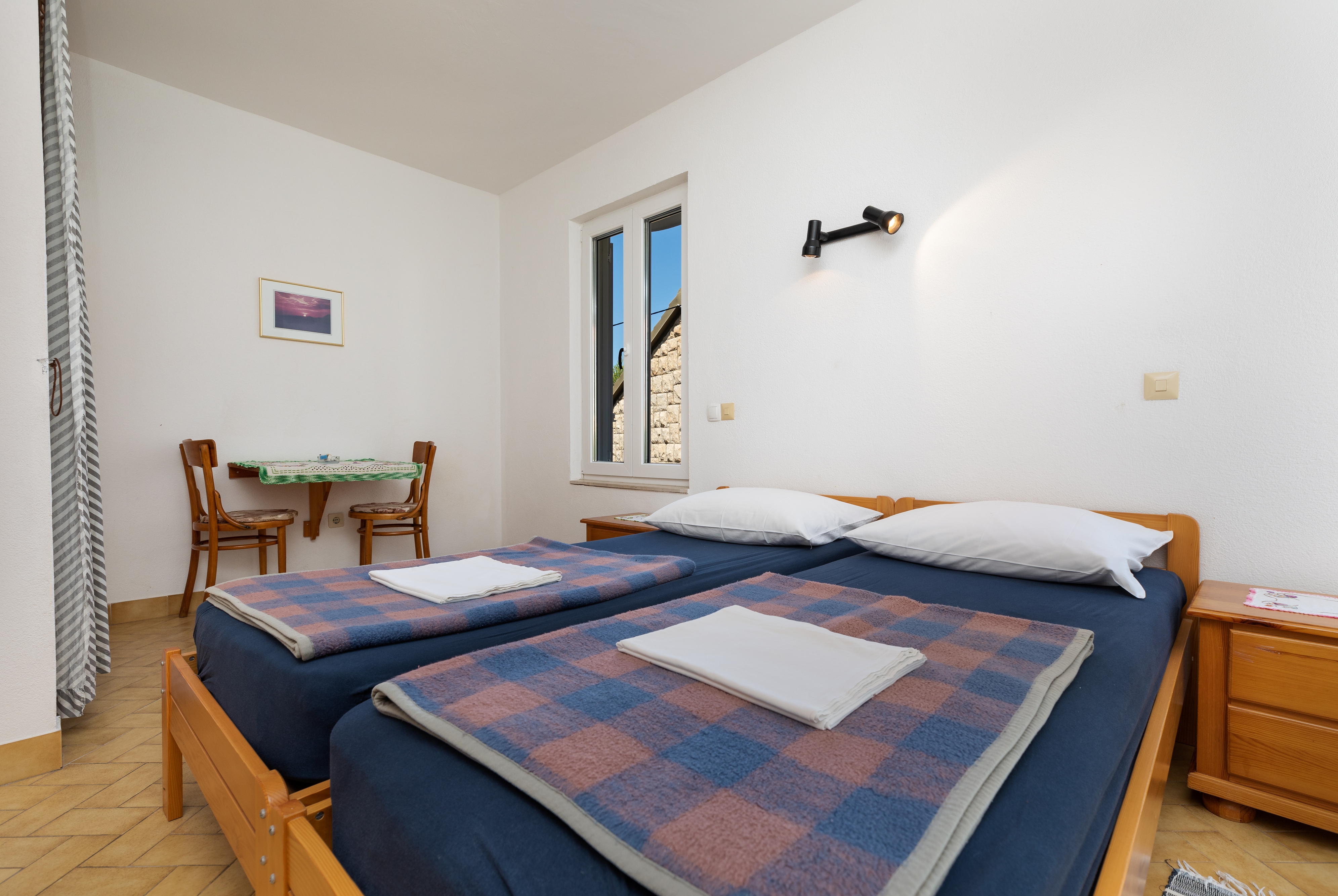 One bedroom apartment near beach Nemira, Omiš  A-f