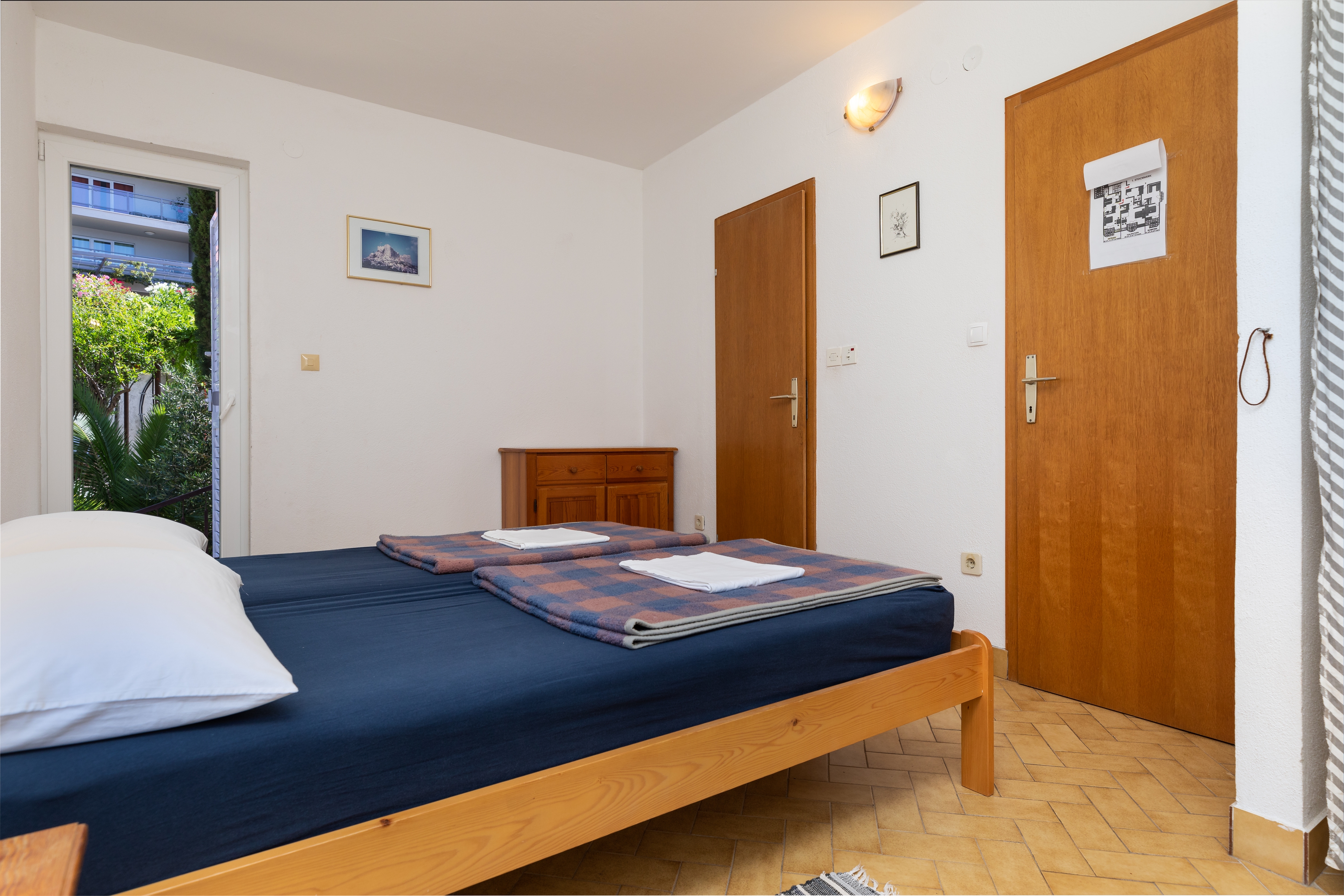 One bedroom apartment near beach Nemira, Omiš  A-f