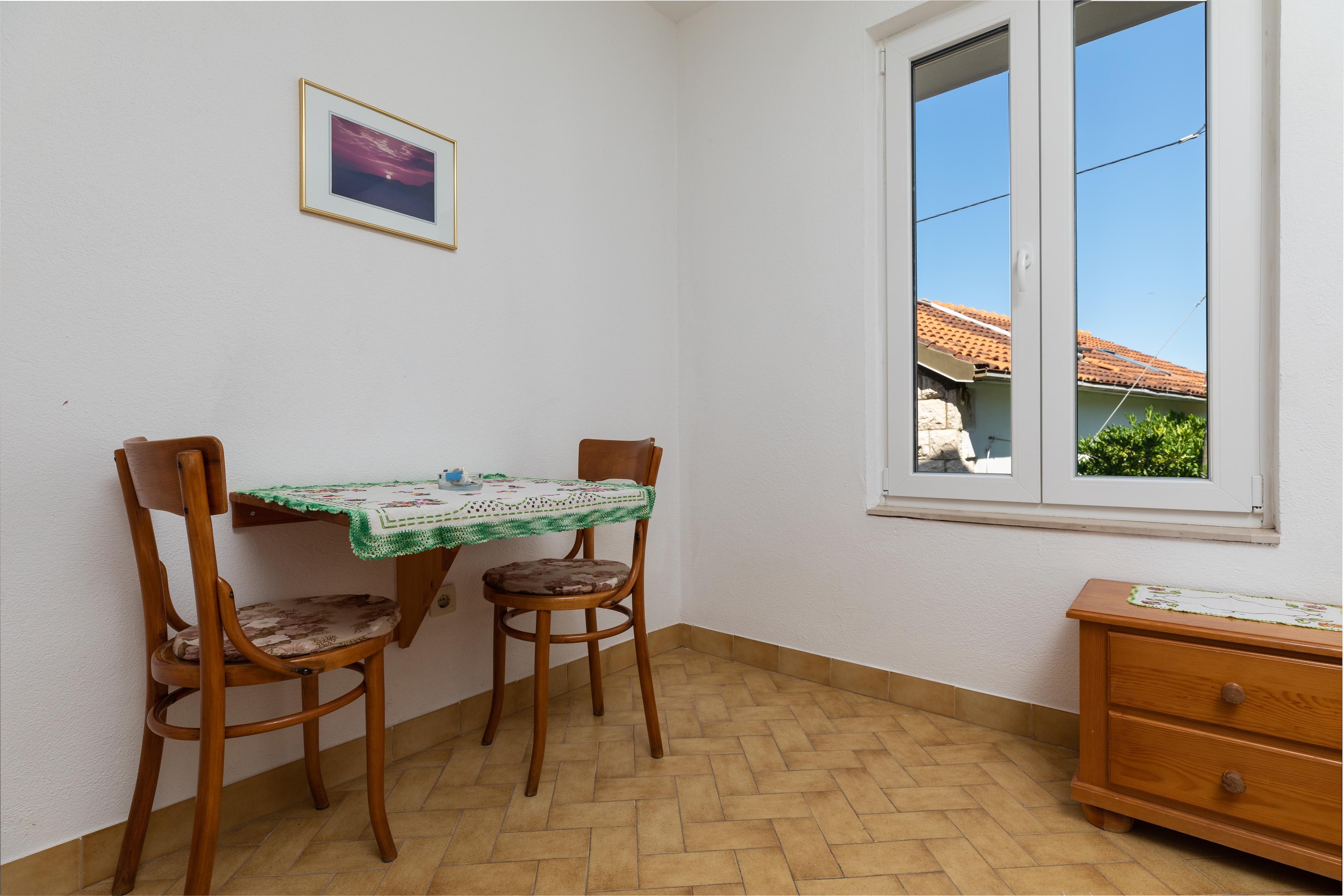 One bedroom apartment near beach Nemira, Omiš  A-f