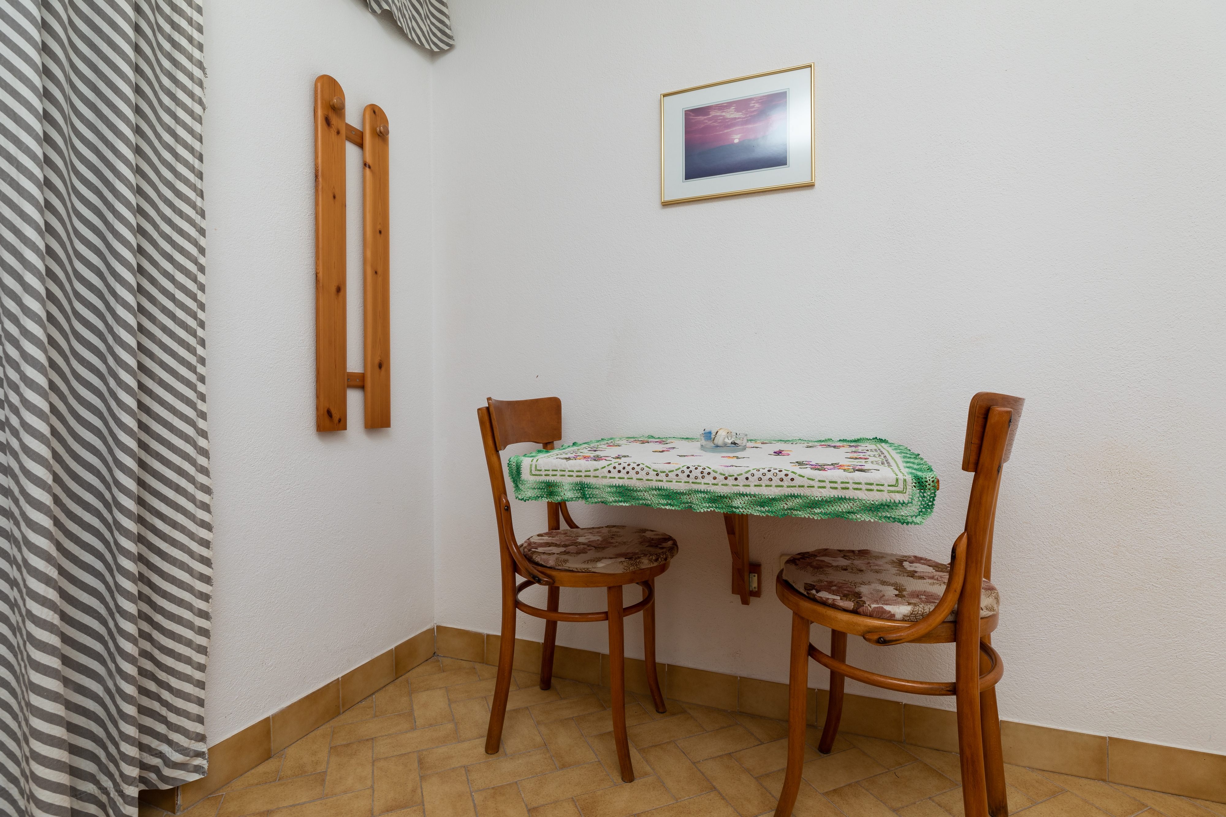 One bedroom apartment near beach Nemira, Omiš  A-f