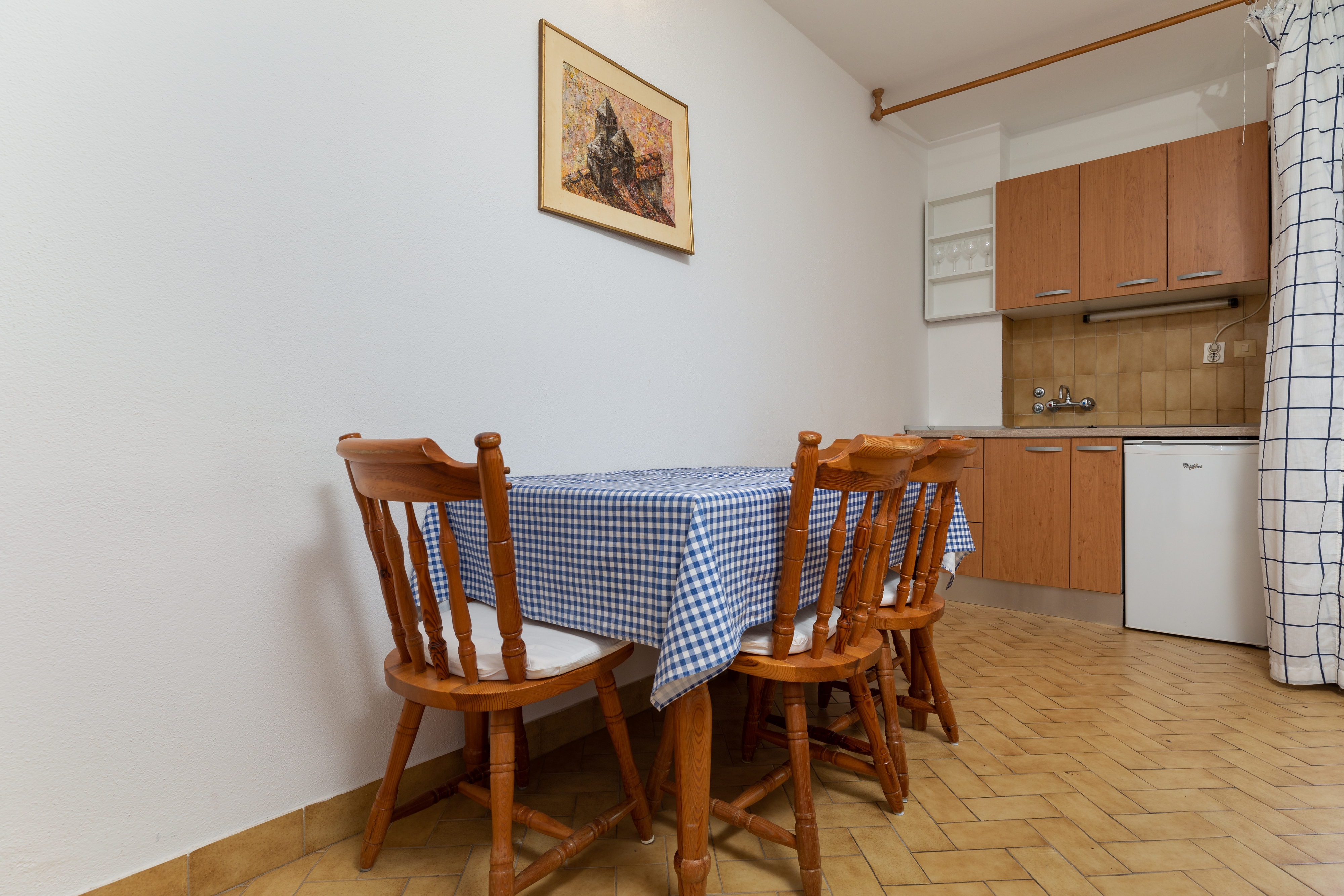 One bedroom apartment near beach Nemira, Omiš  A-f