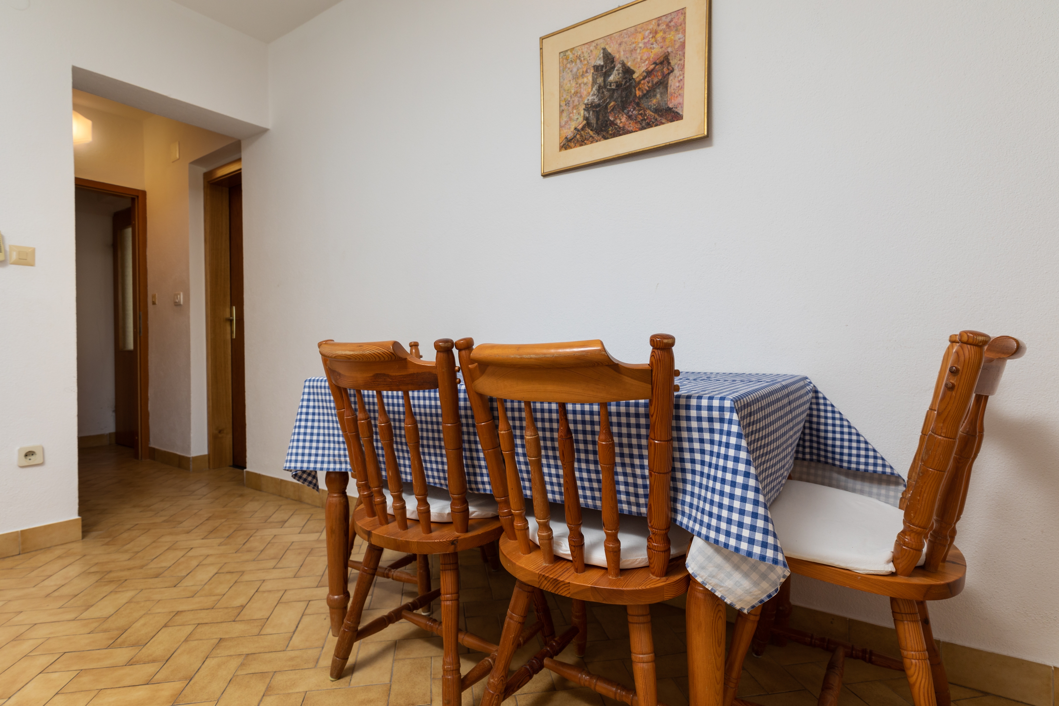 One bedroom apartment near beach Nemira, Omiš  A-f