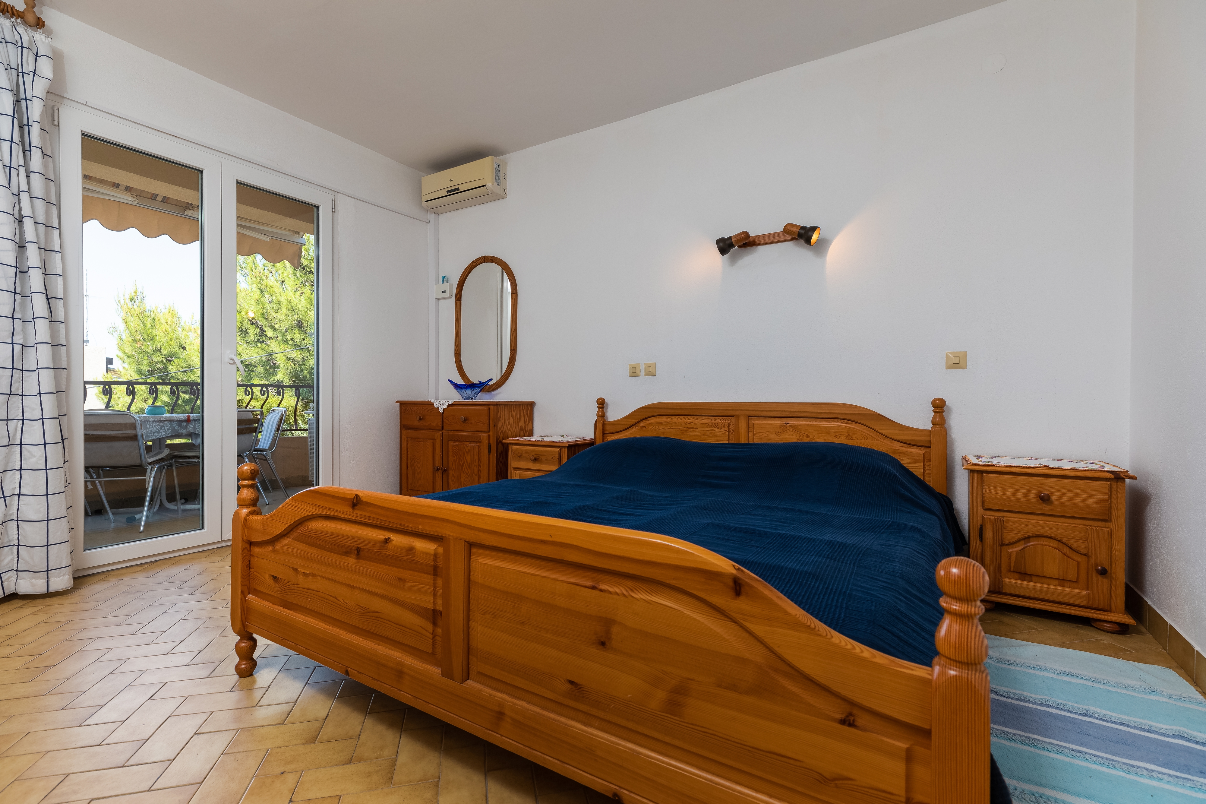 One bedroom apartment near beach Nemira, Omiš  A-f