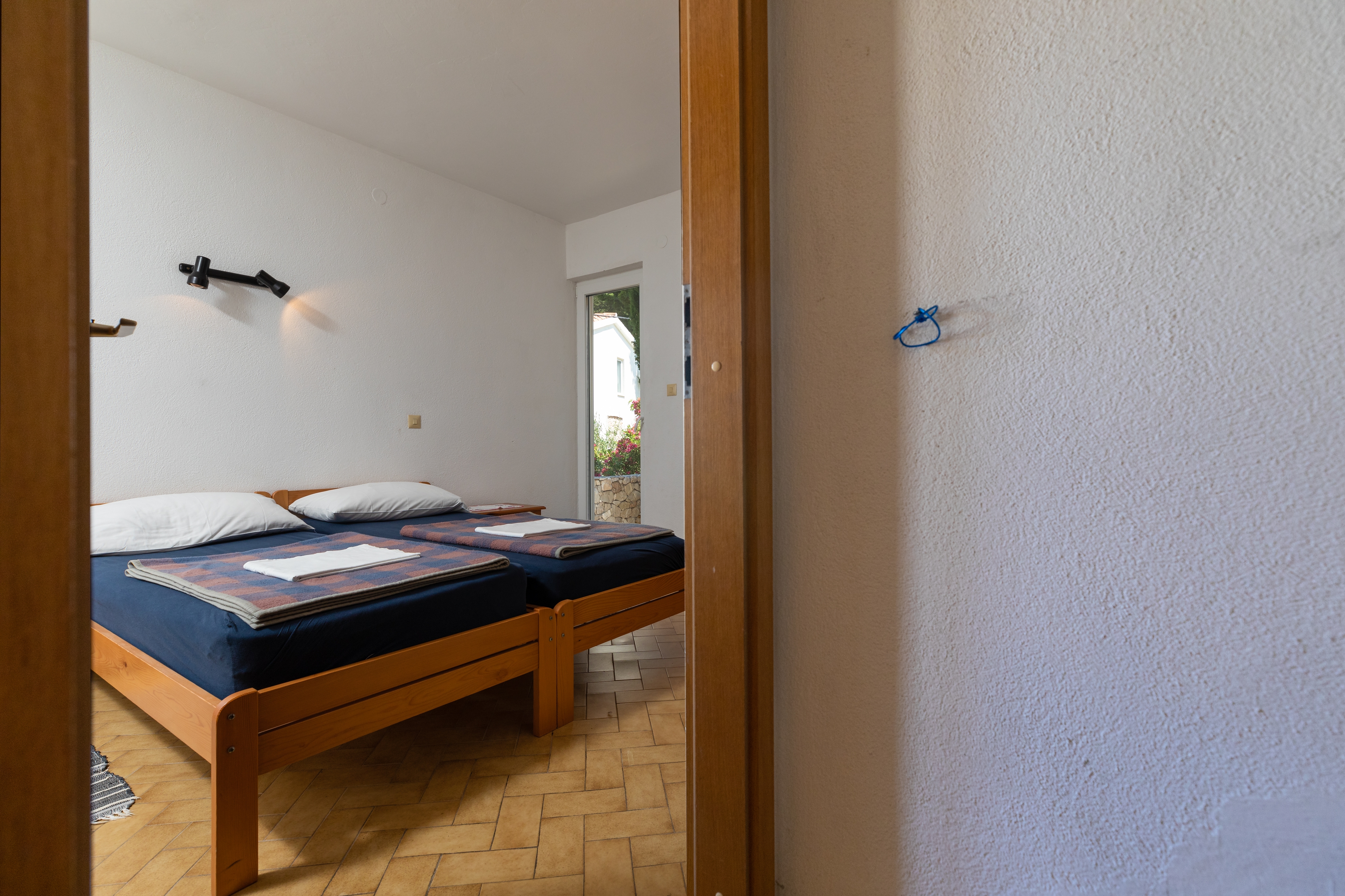 One bedroom apartment near beach Nemira, Omiš  A-f