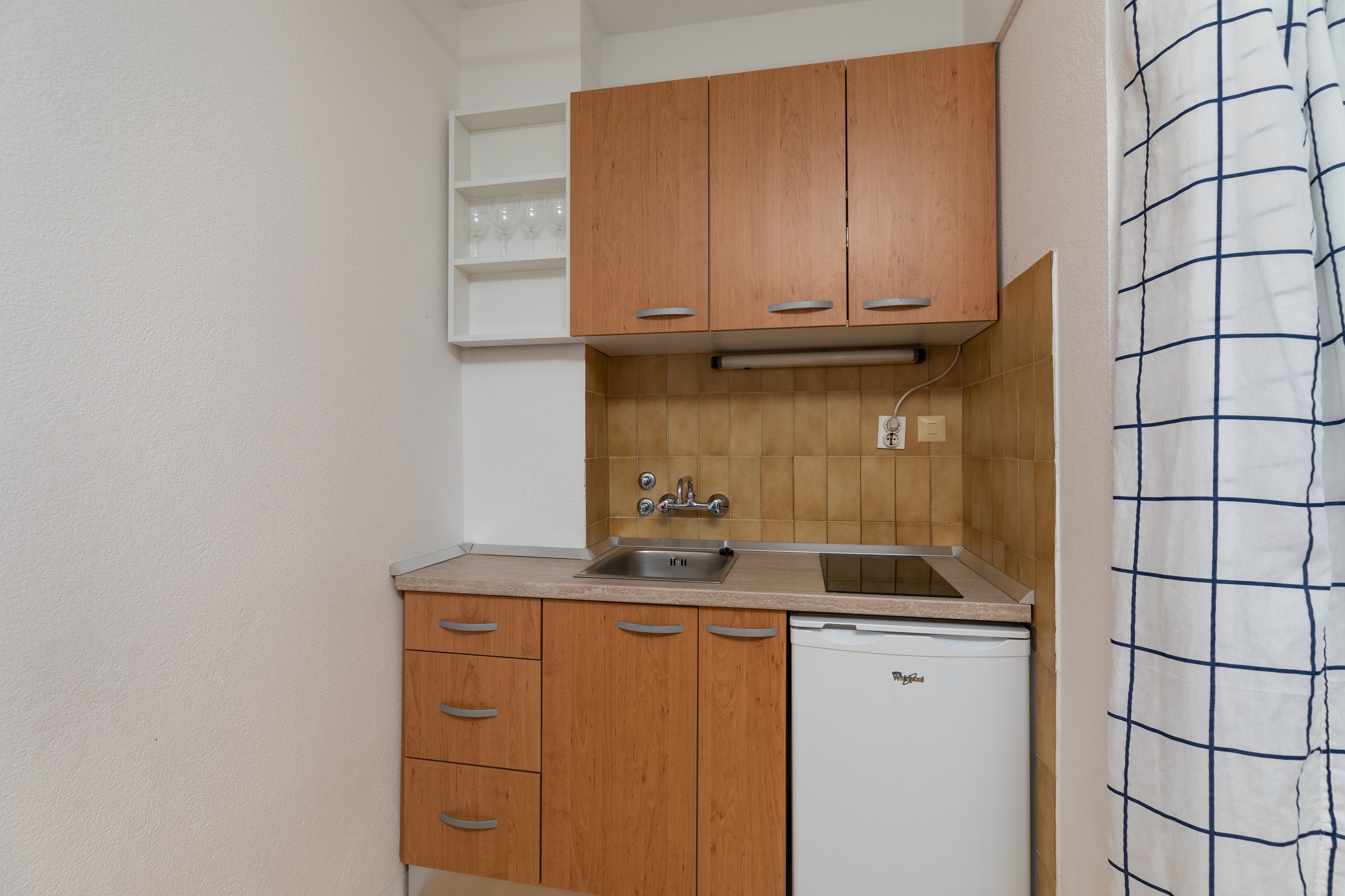 One bedroom apartment near beach Nemira, Omiš  A-f