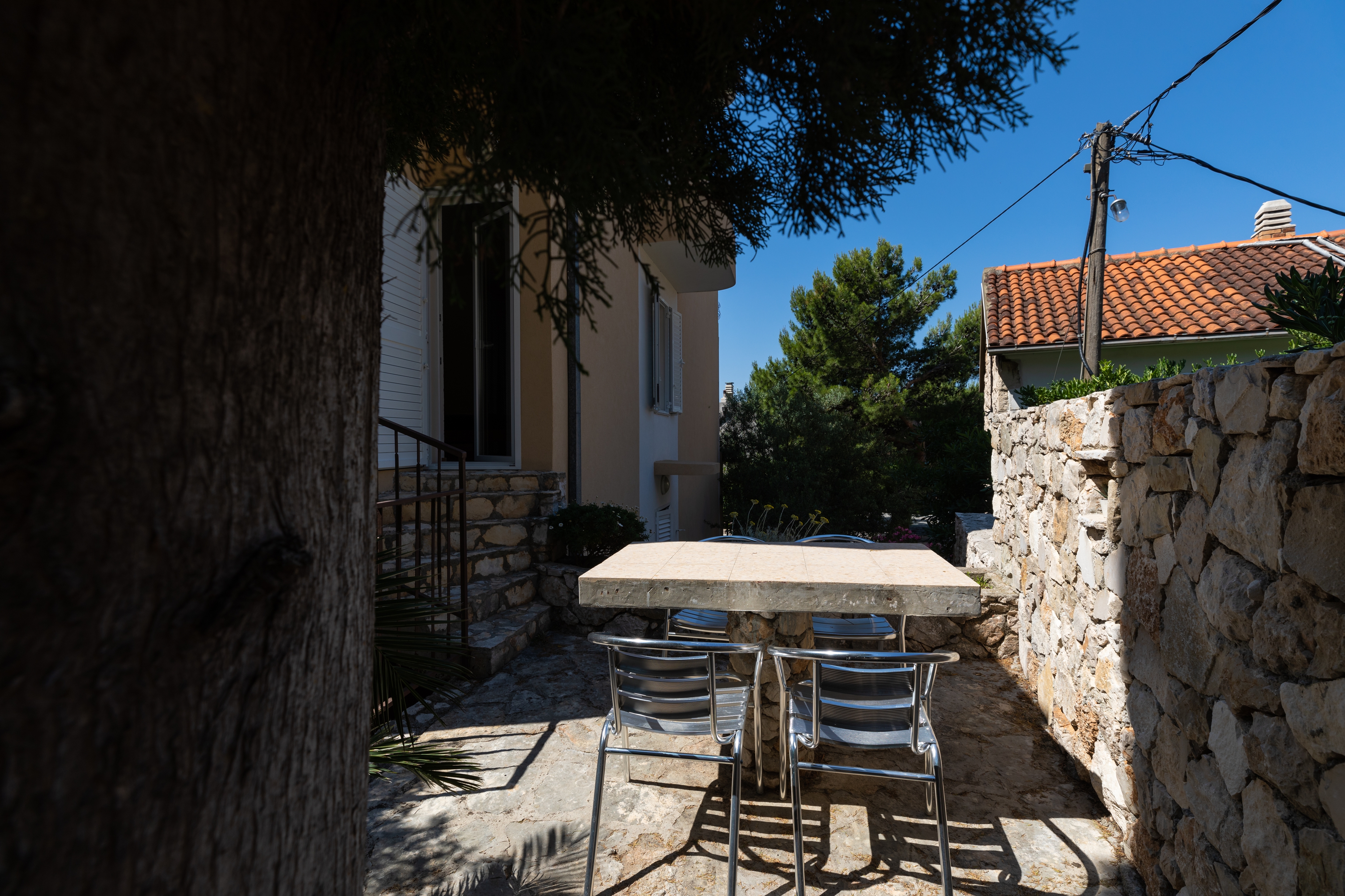One bedroom apartment near beach Nemira, Omiš  A-f