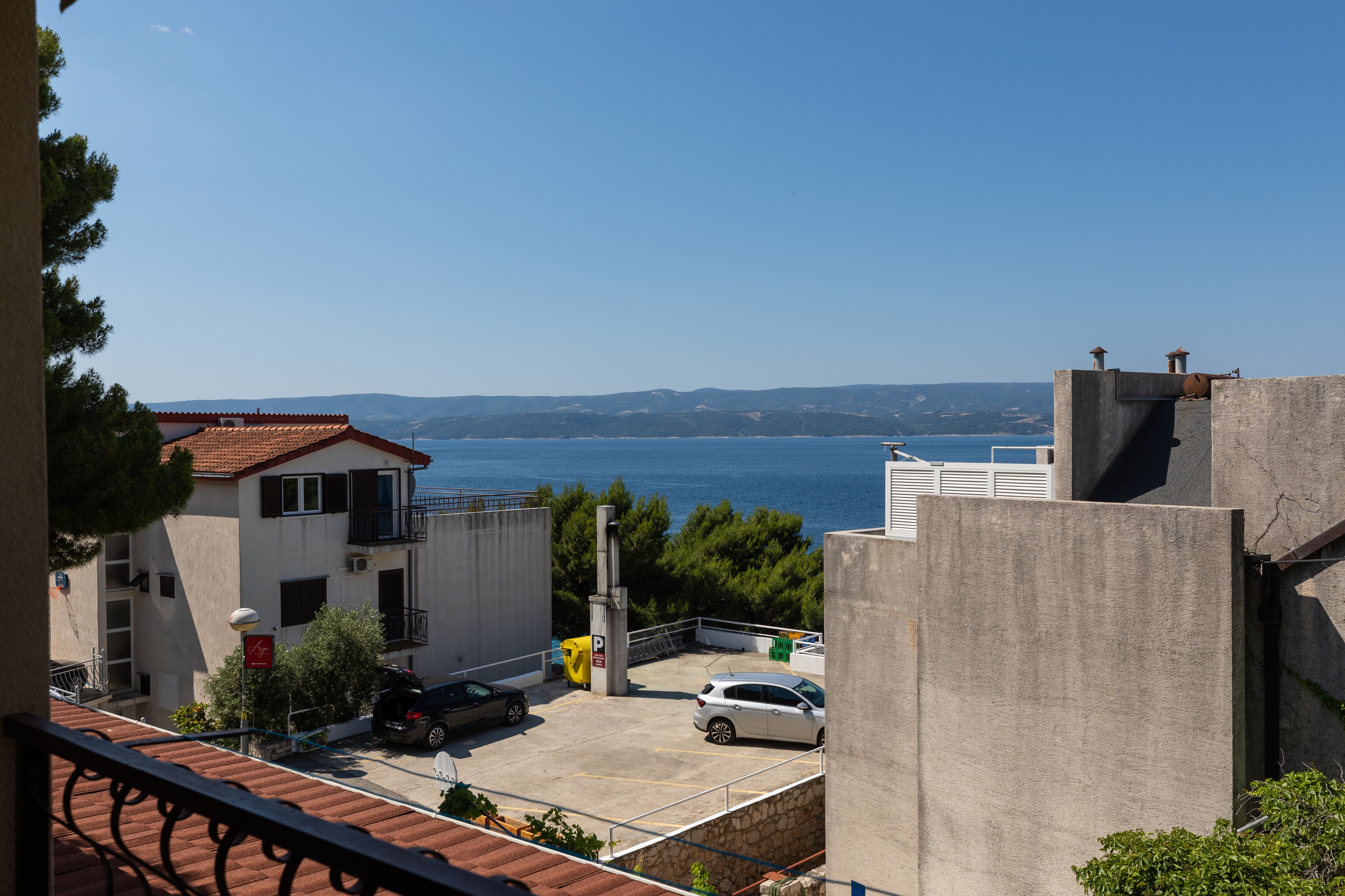 One bedroom apartment near beach Nemira, Omiš  A-f