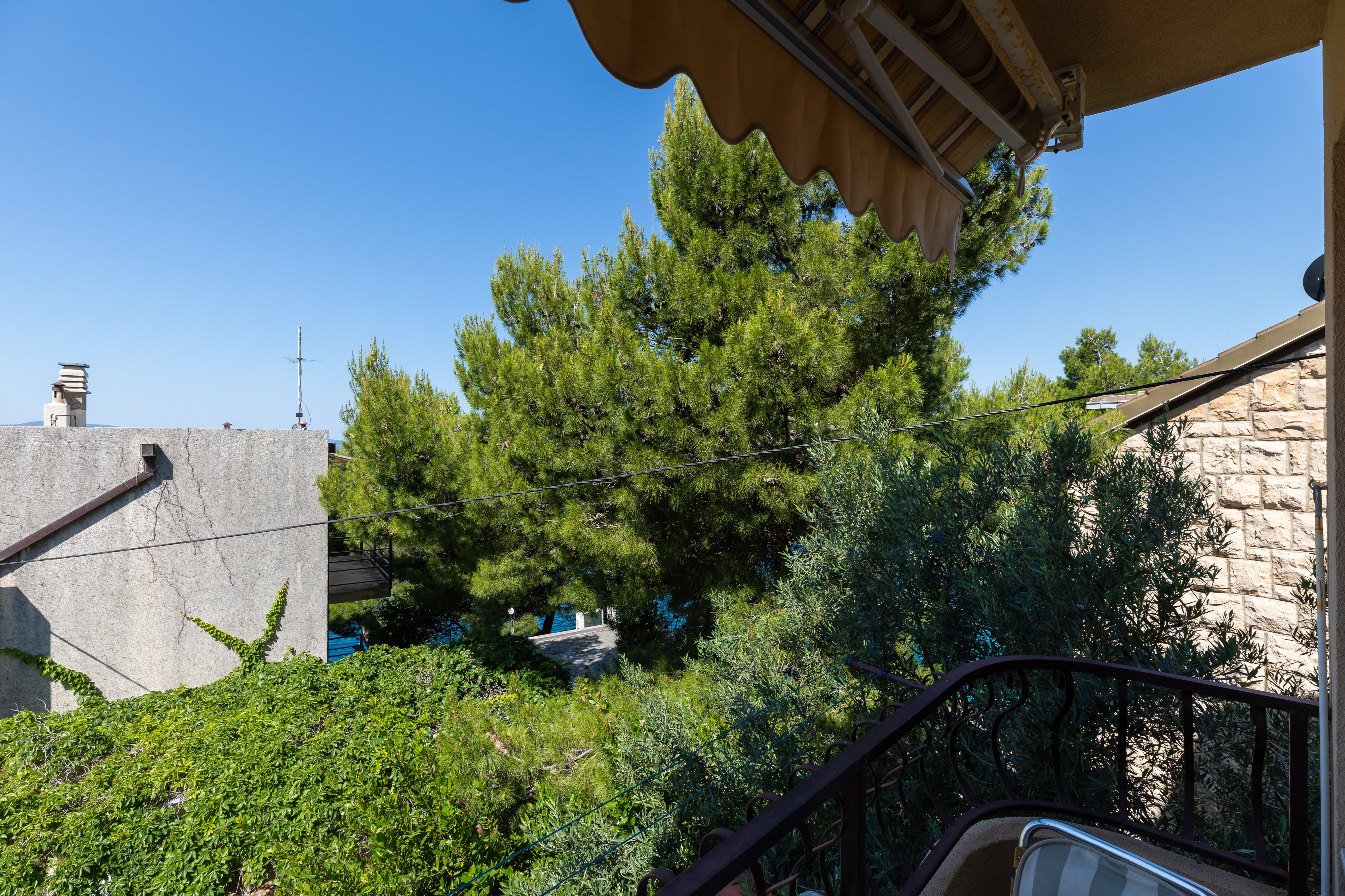 One bedroom apartment near beach Nemira, Omiš  A-f