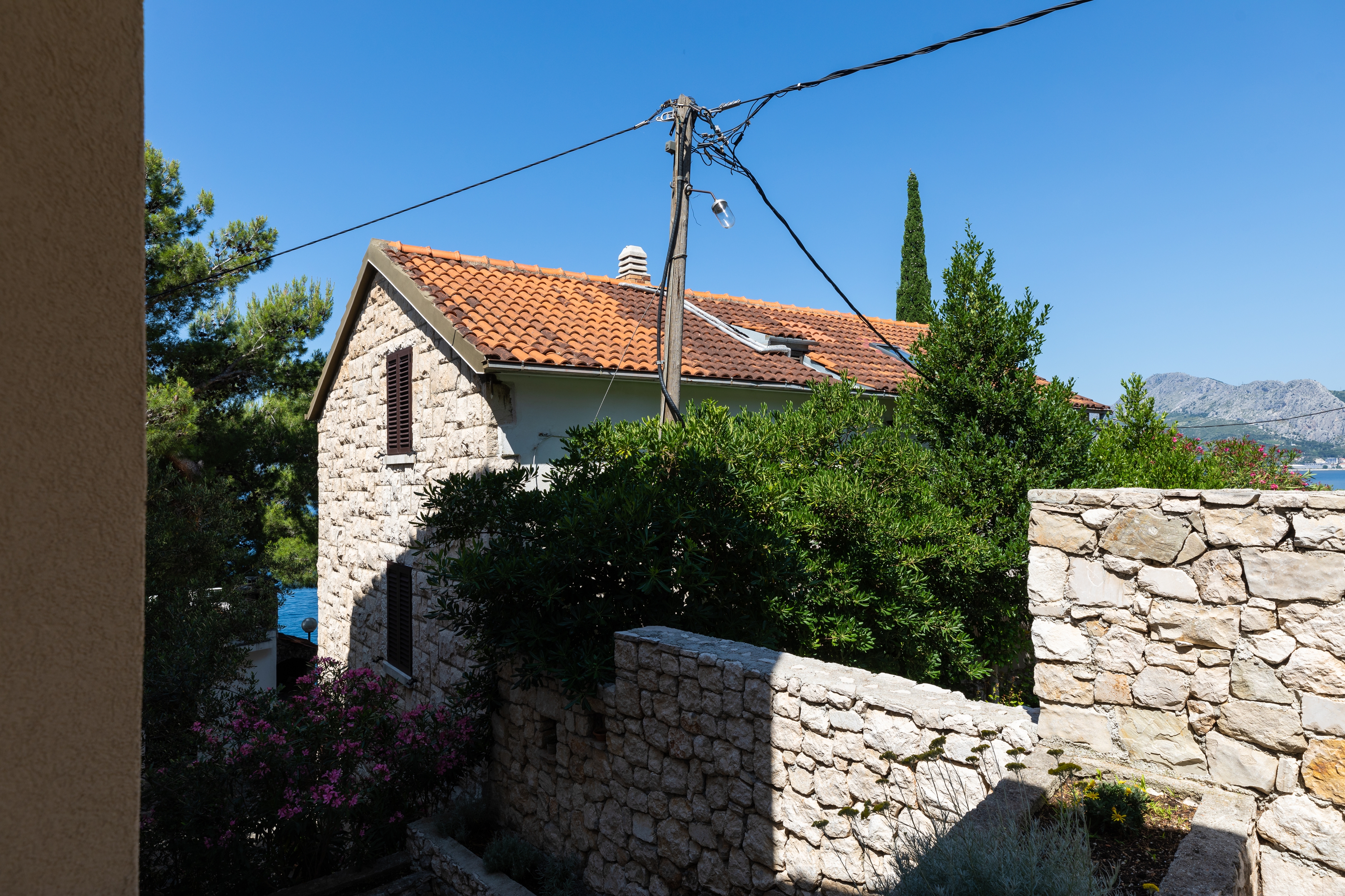 One bedroom apartment near beach Nemira, Omiš  A-f