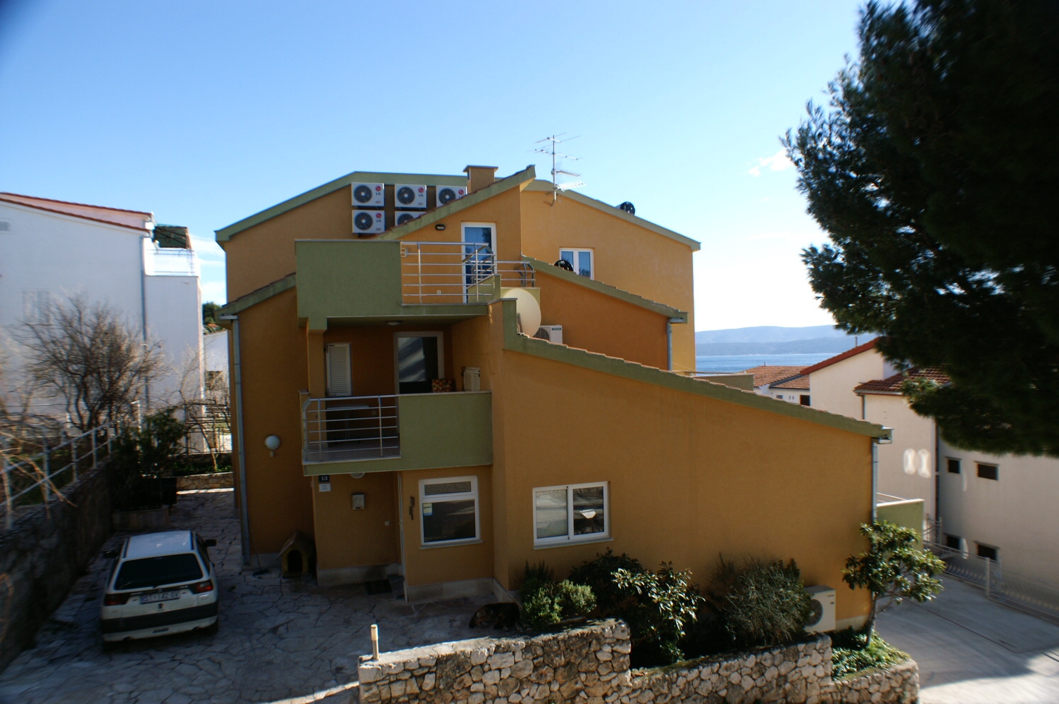 One bedroom apartment near beach Nemira, Omiš  A-g