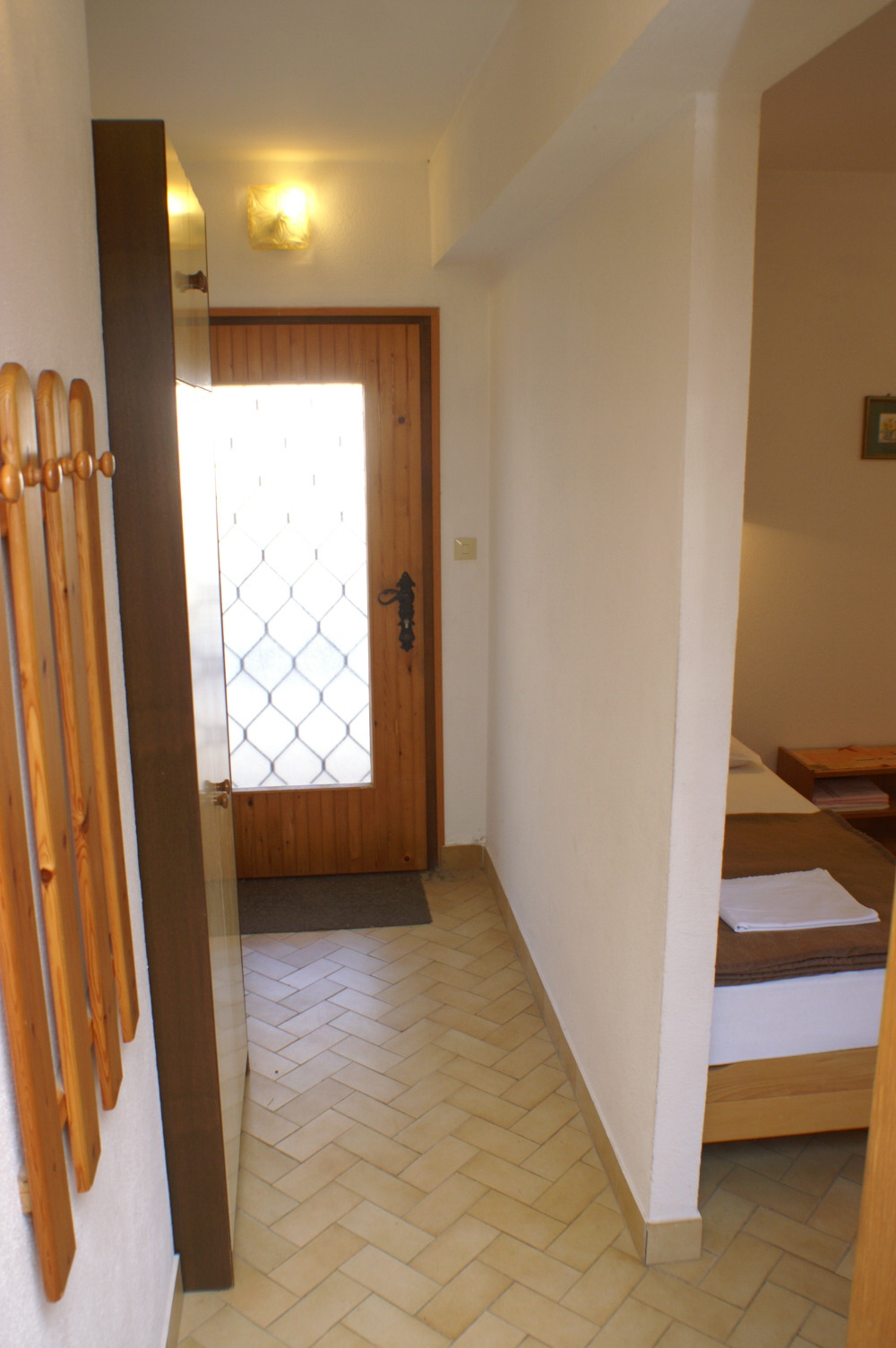 One bedroom apartment near beach Nemira, Omiš  A-g