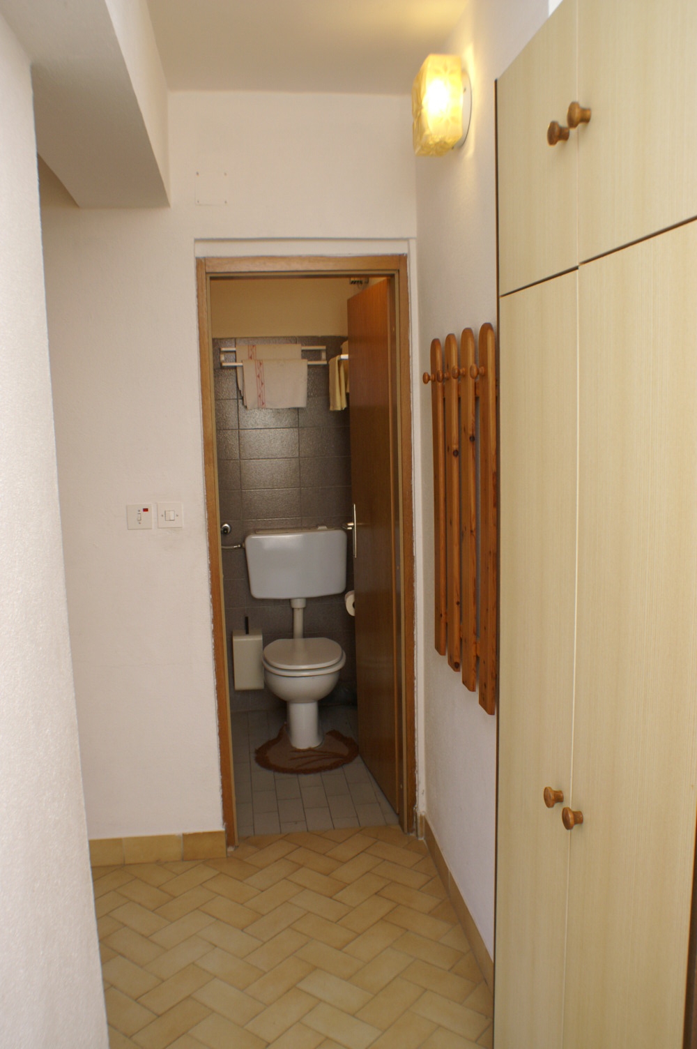 One bedroom apartment near beach Nemira, Omiš  A-g