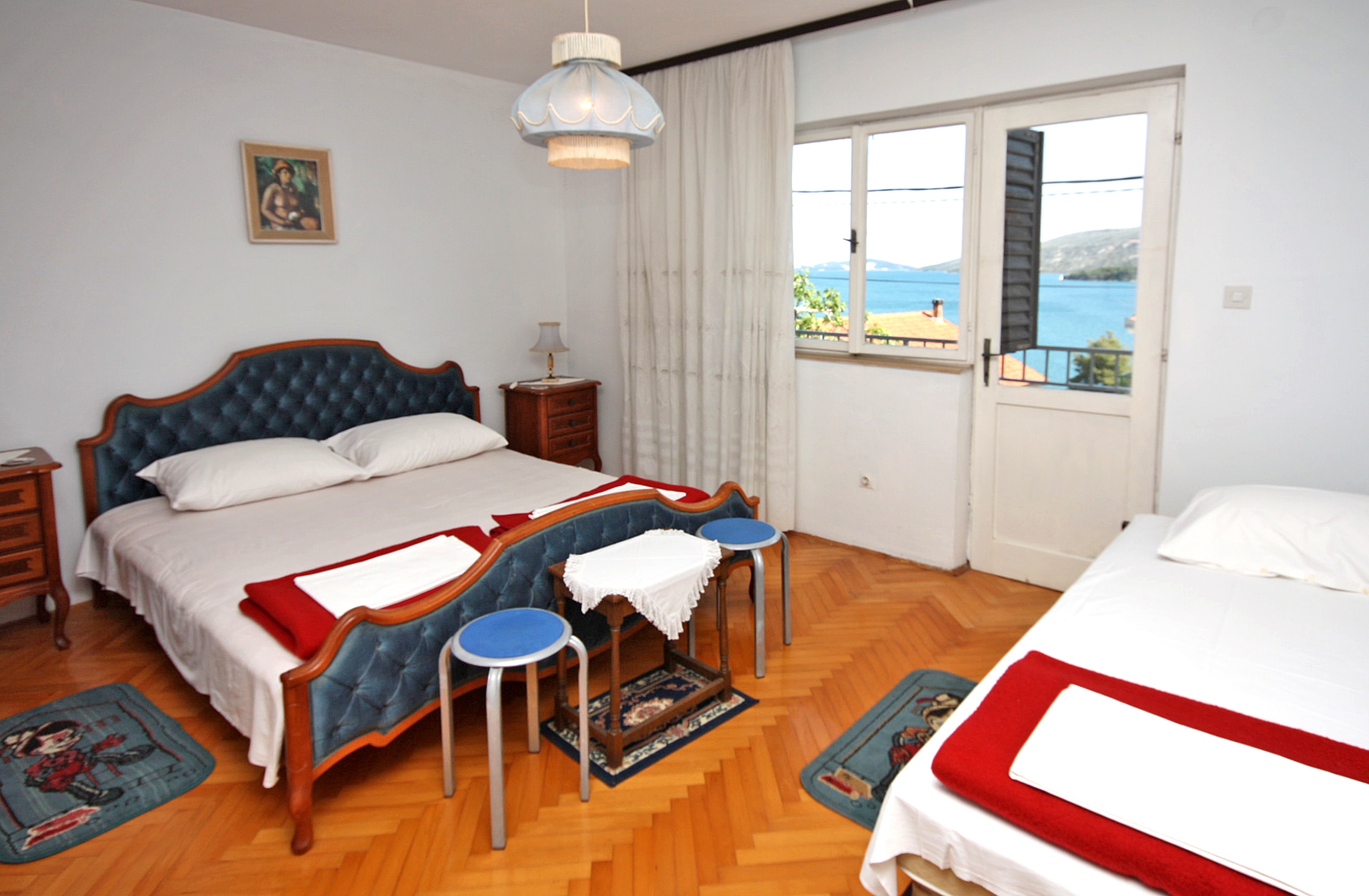 Dvosobni apartman s terasom i pogledom na more Marina, Trogir  A-a