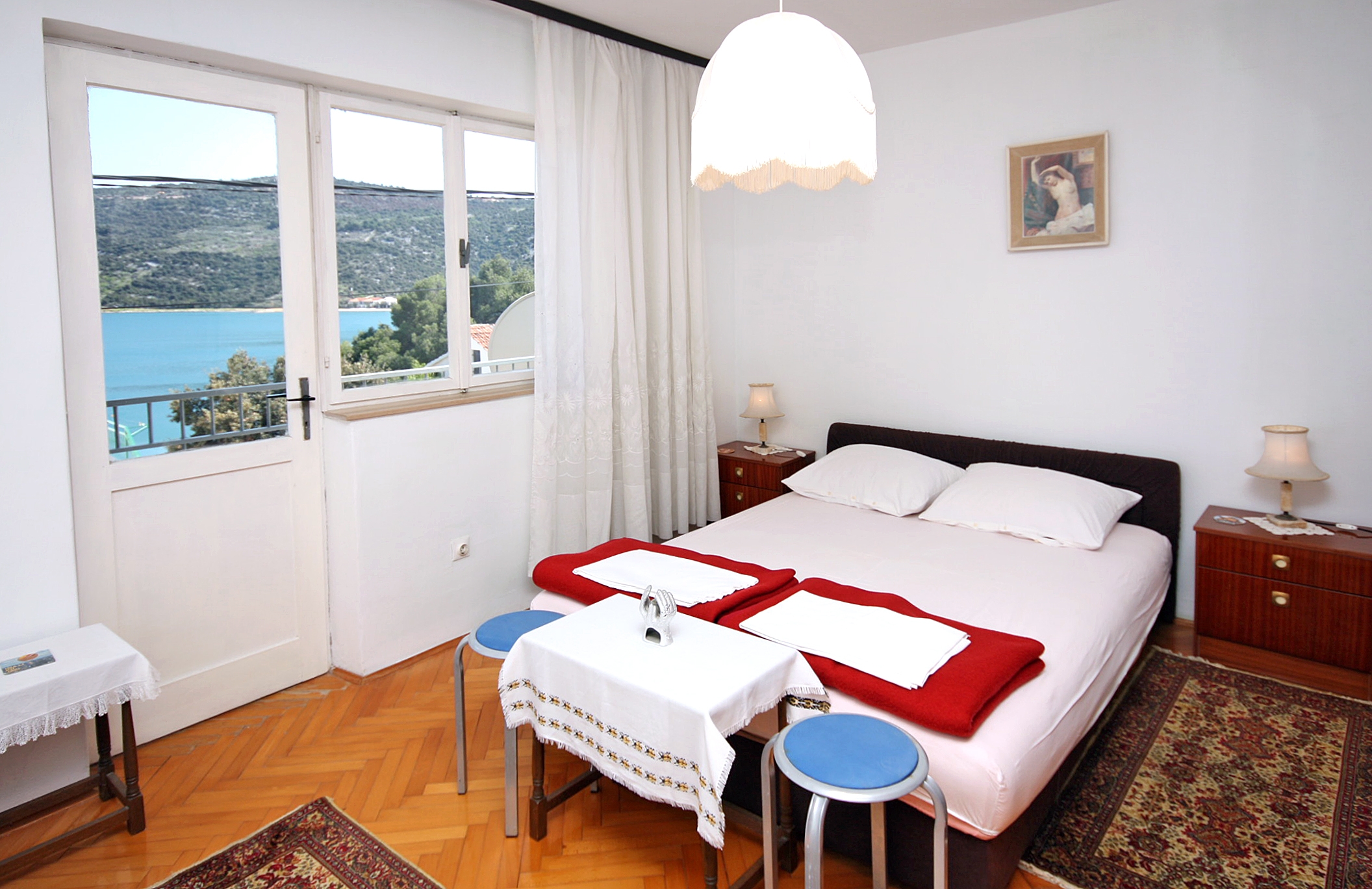 Dvosobni apartman s terasom i pogledom na more Marina, Trogir  A-a