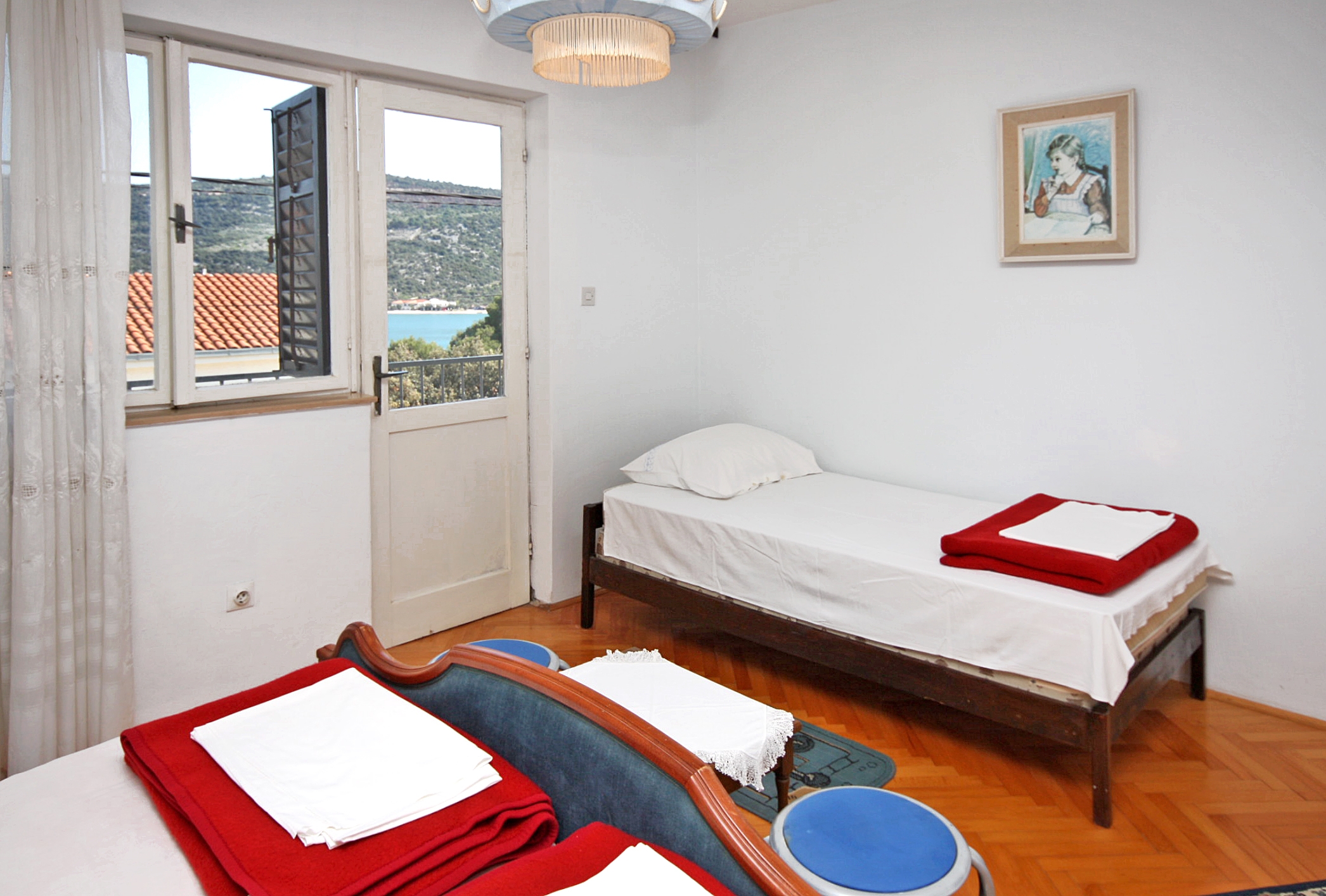 Dvosobni apartman s terasom i pogledom na more Marina, Trogir  A-a