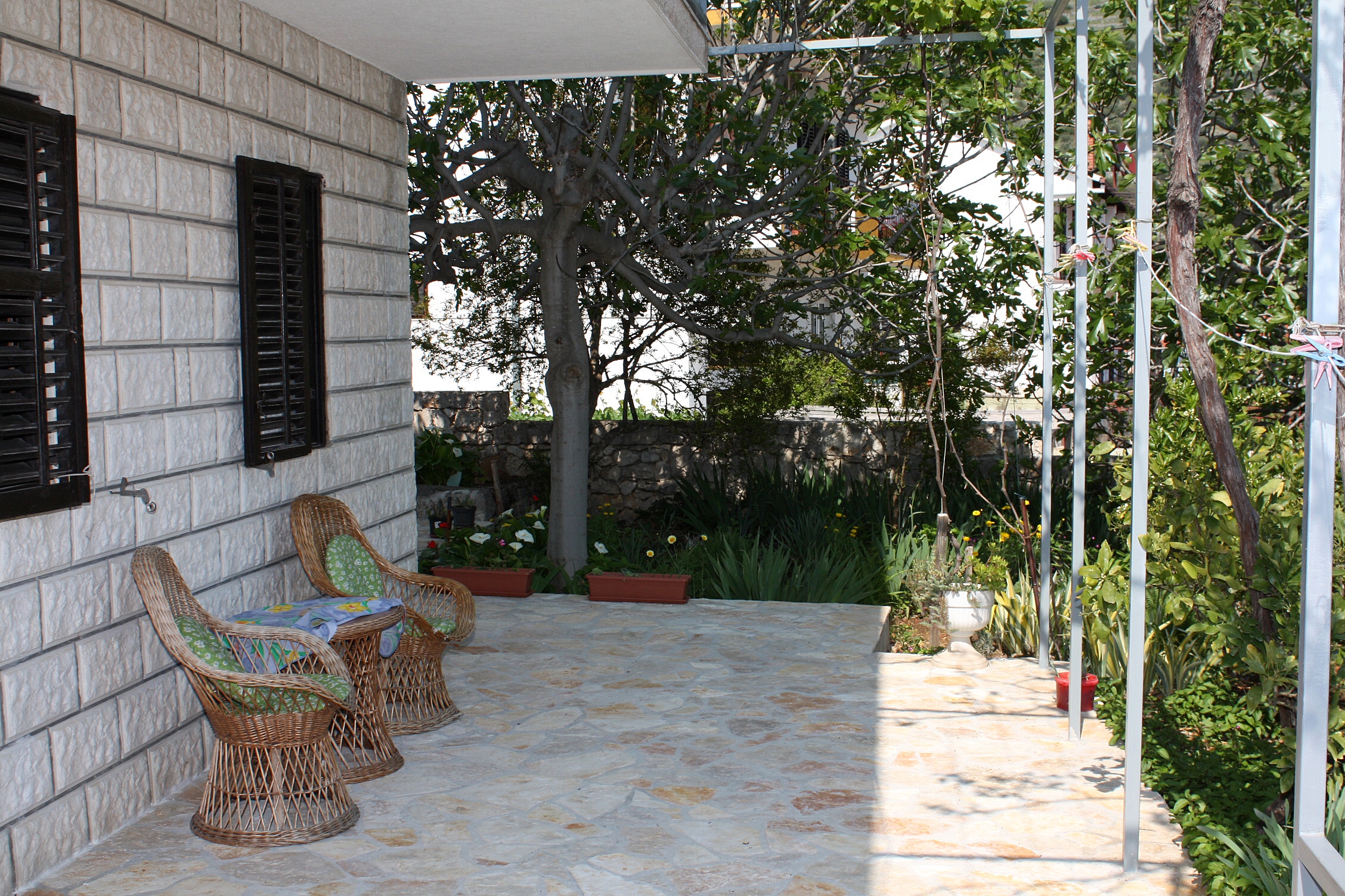 Dvosobni apartman s terasom i pogledom na more Marina, Trogir  A-a