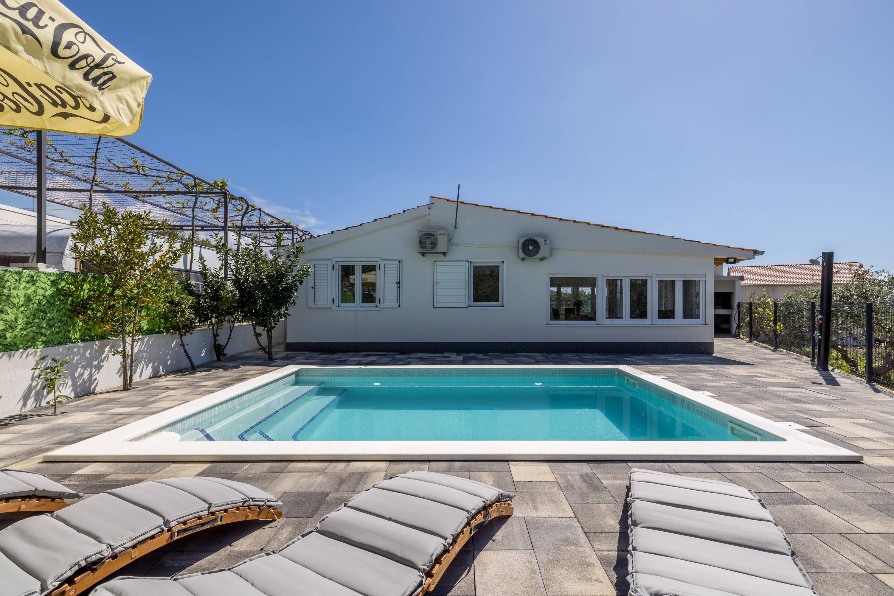 Maison de deux chambres avec une piscine Mravince, Split (K-27953)