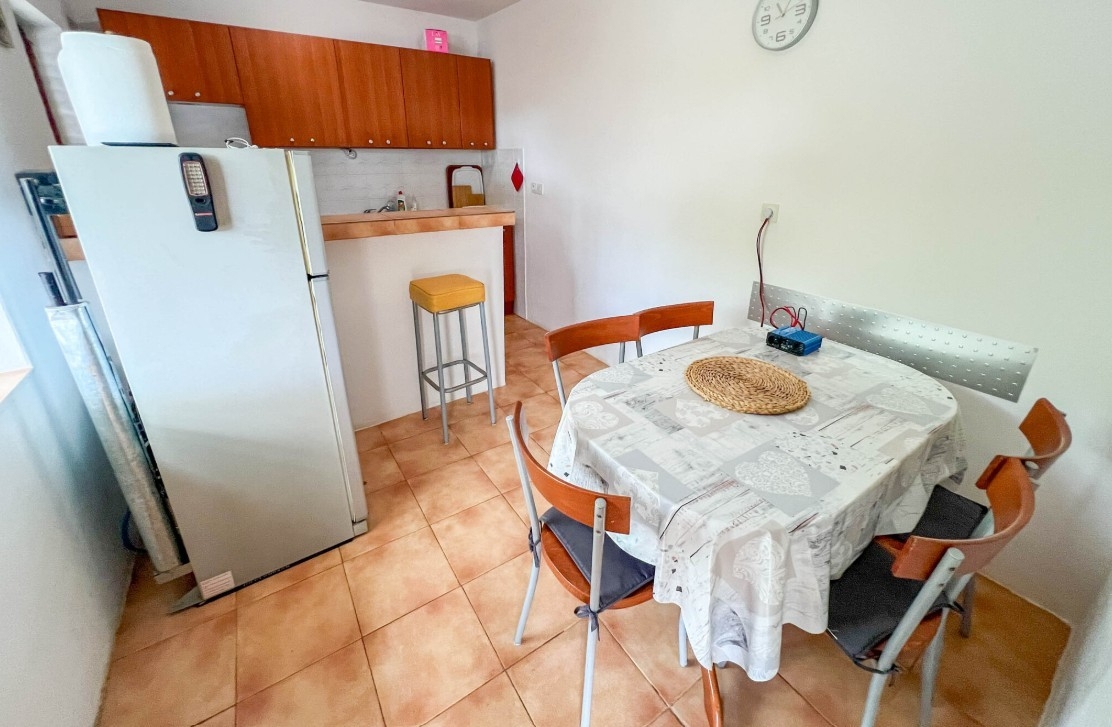 Appartement de trois chambres prés de la plage Baie Srhov Dolac, Hvar (A-27964-a)