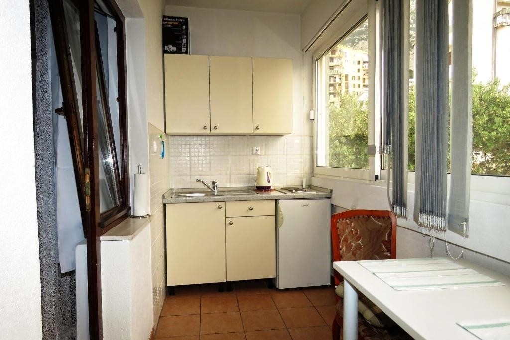 Appartement dune chambre avec le balcon et la vue sur le mer Makarska (A-27979-b)