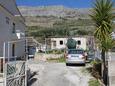 Parking lot Sumpetar, Omiš, Parking lot 2799 - Apartments with pebble beach.