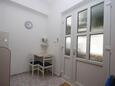 Dining room Duće, Dining room in the studio-apartment, dopusteni kucni ljubimci i WIFI.