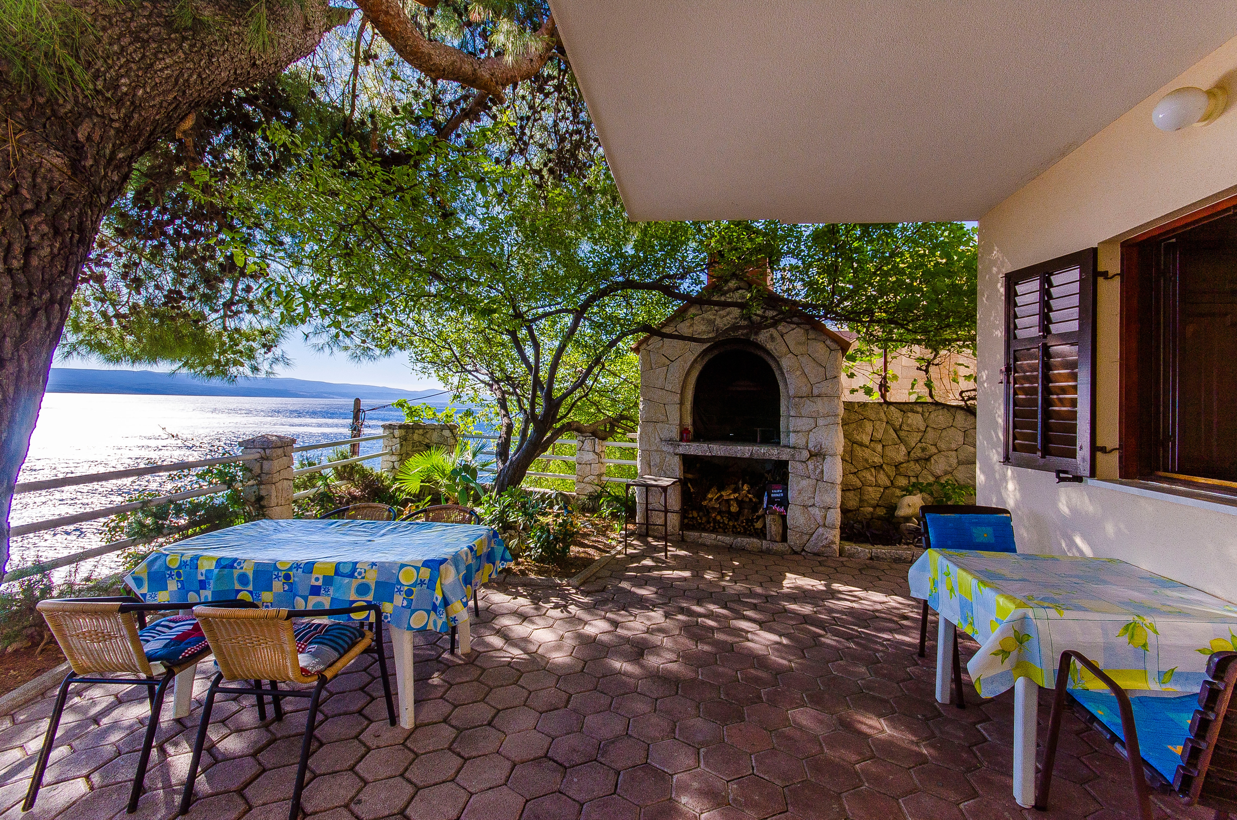 One bedroom apartment with terrace and sea view Pisak, Omiš (A-2802-a)