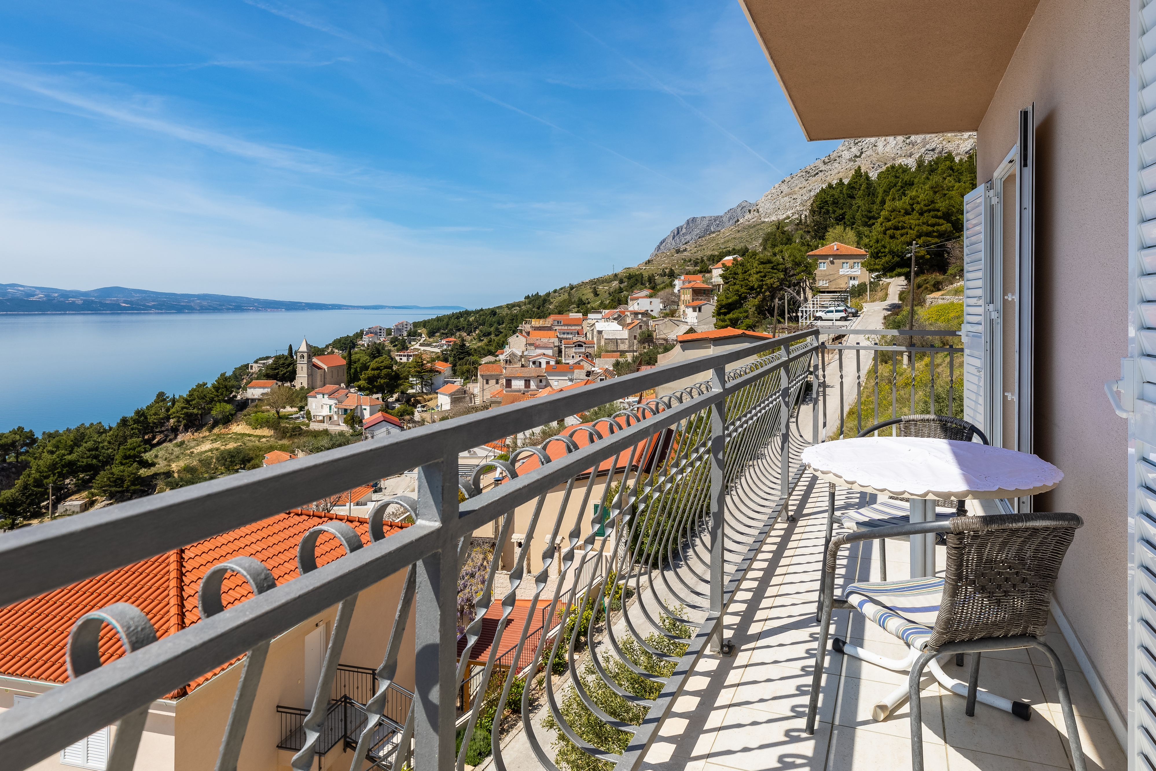 Three bedroom apartment with balcony and sea view Mimice, Omiš  A-a