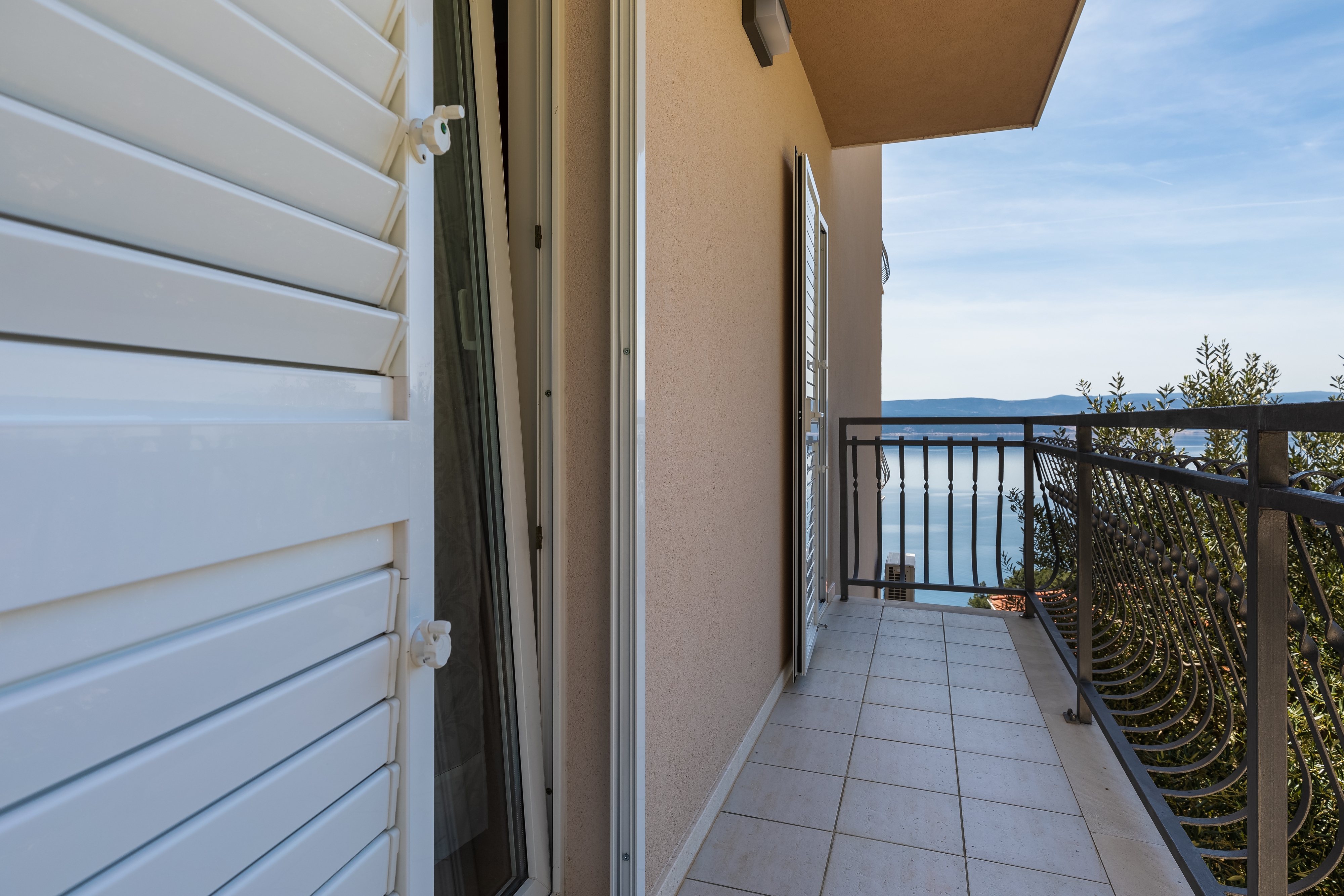 Three bedroom apartment with balcony and sea view Mimice, Omiš  A-a