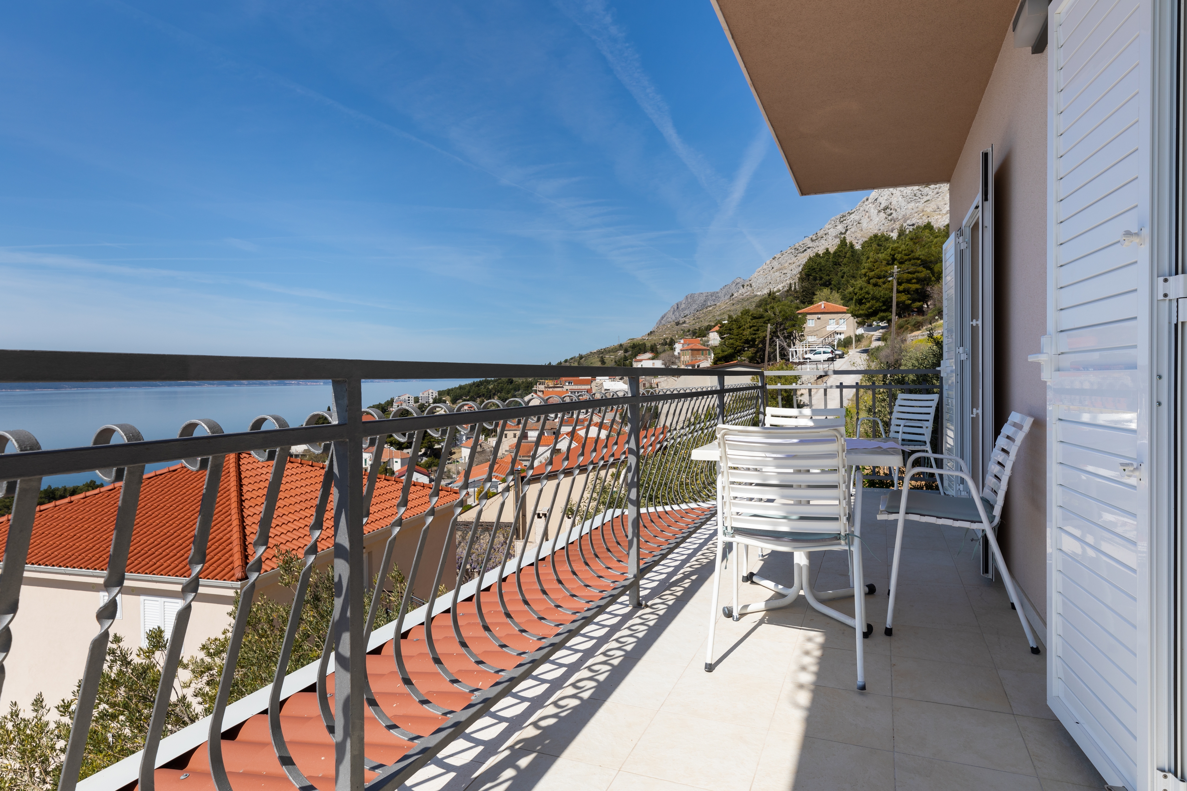 Three bedroom apartment with balcony and sea view Mimice, Omiš  A-b