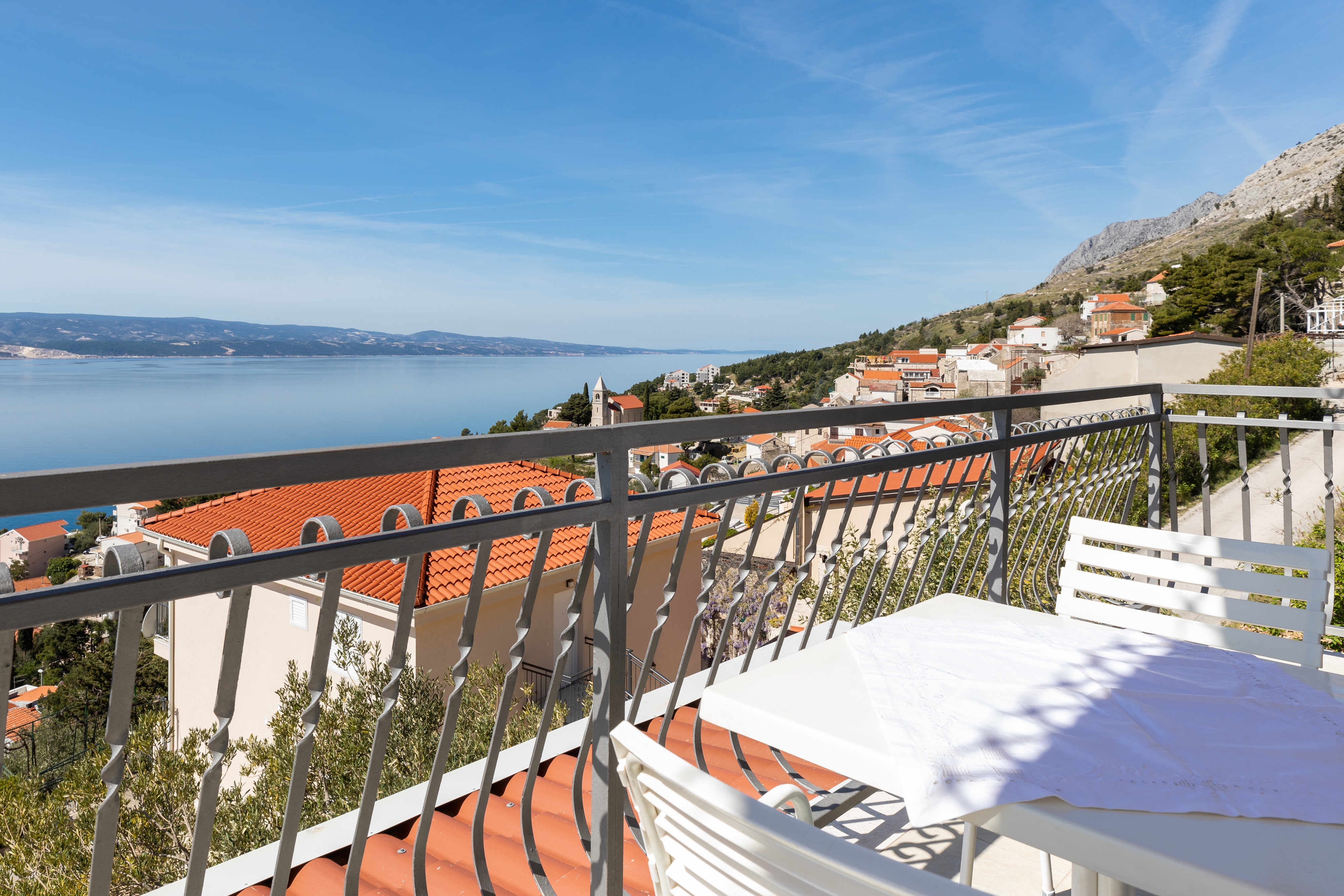 Three bedroom apartment with balcony and sea view Mimice, Omiš  A-b