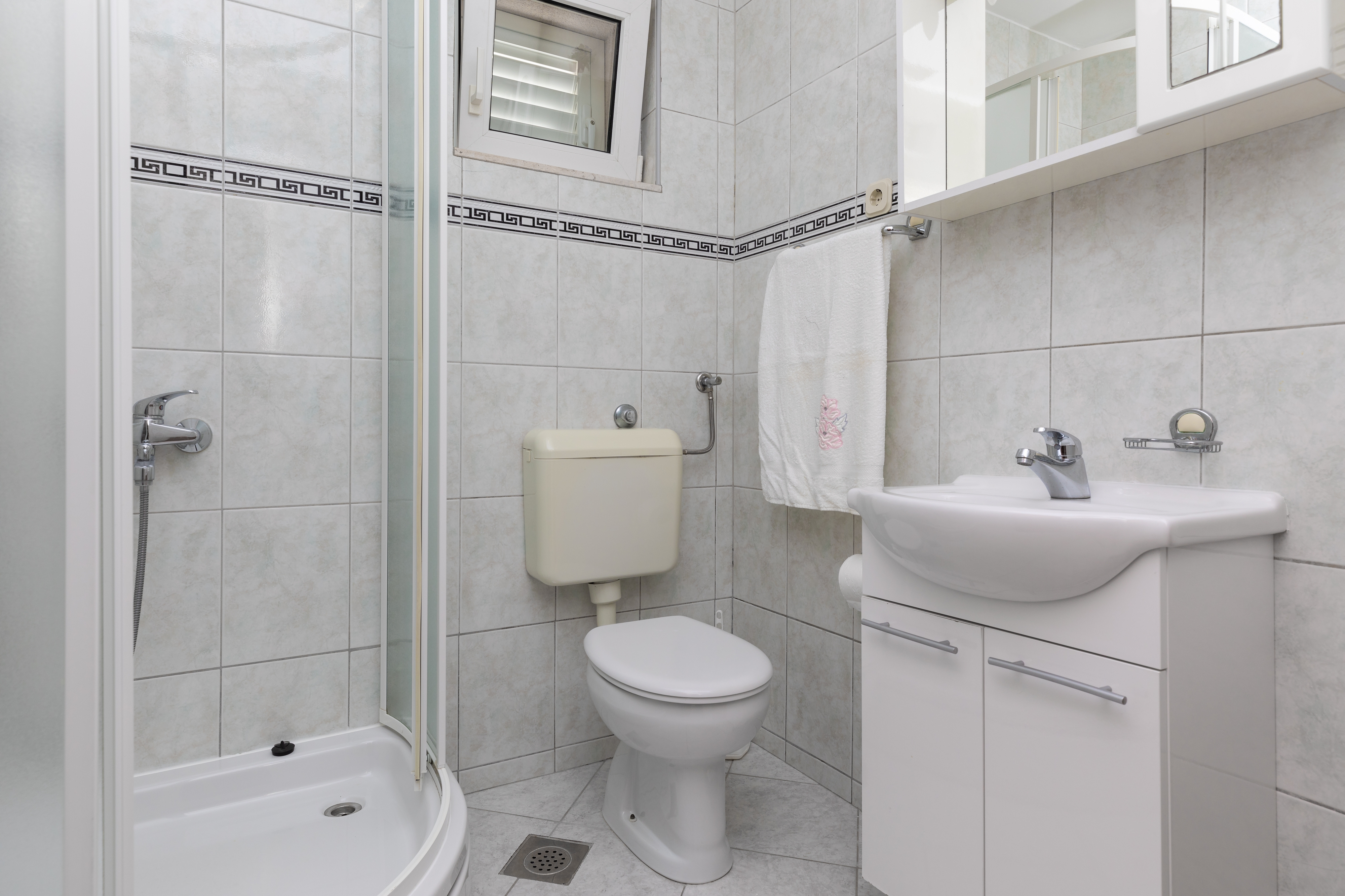 Three bedroom apartment with balcony and sea view Mimice, Omiš  A-b