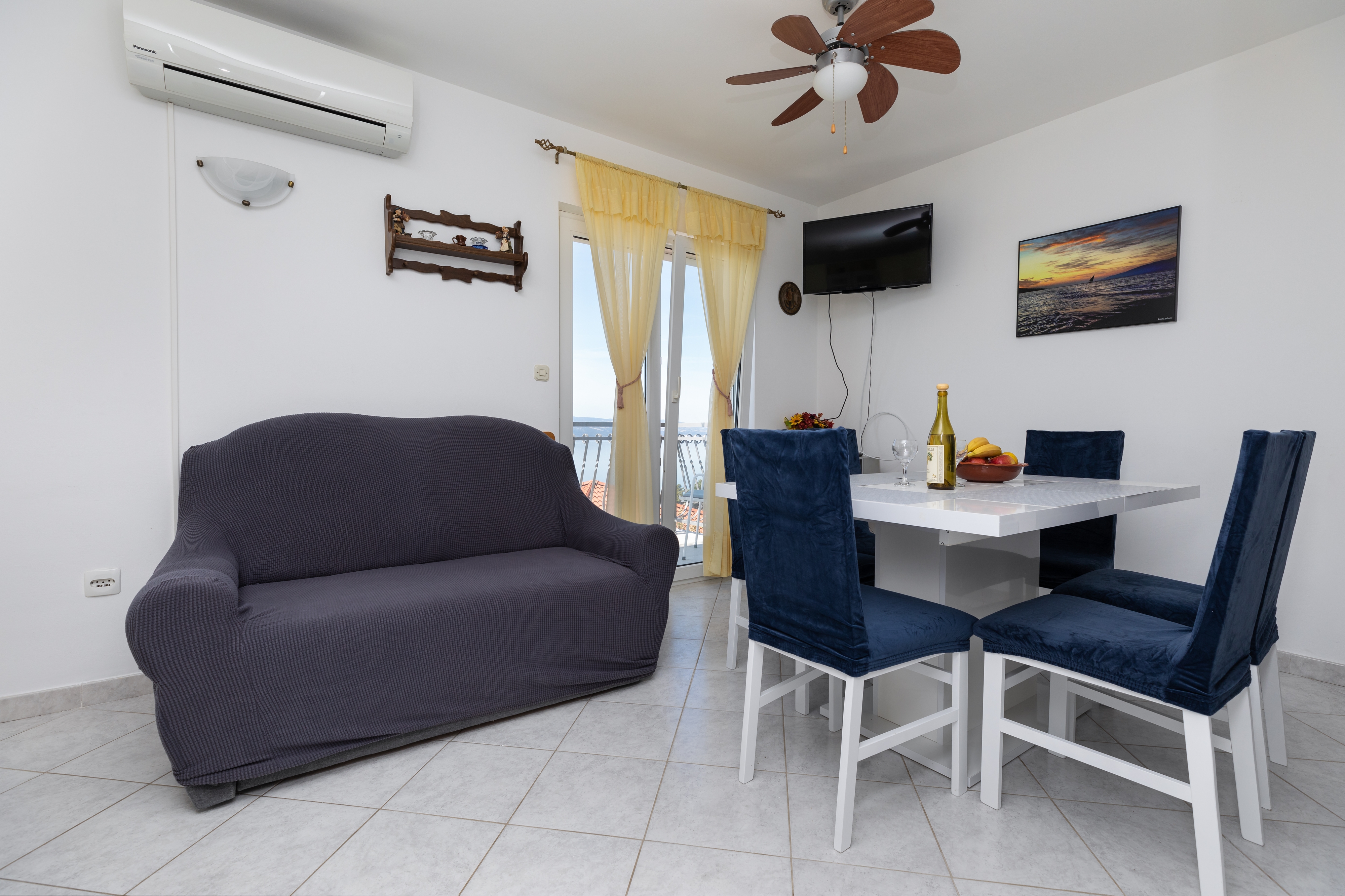 Three bedroom apartment with balcony and sea view Mimice, Omiš (A-2805-b) Three bedroom apartment with balcony and sea view Mimice, Omiš (A-2805-b)