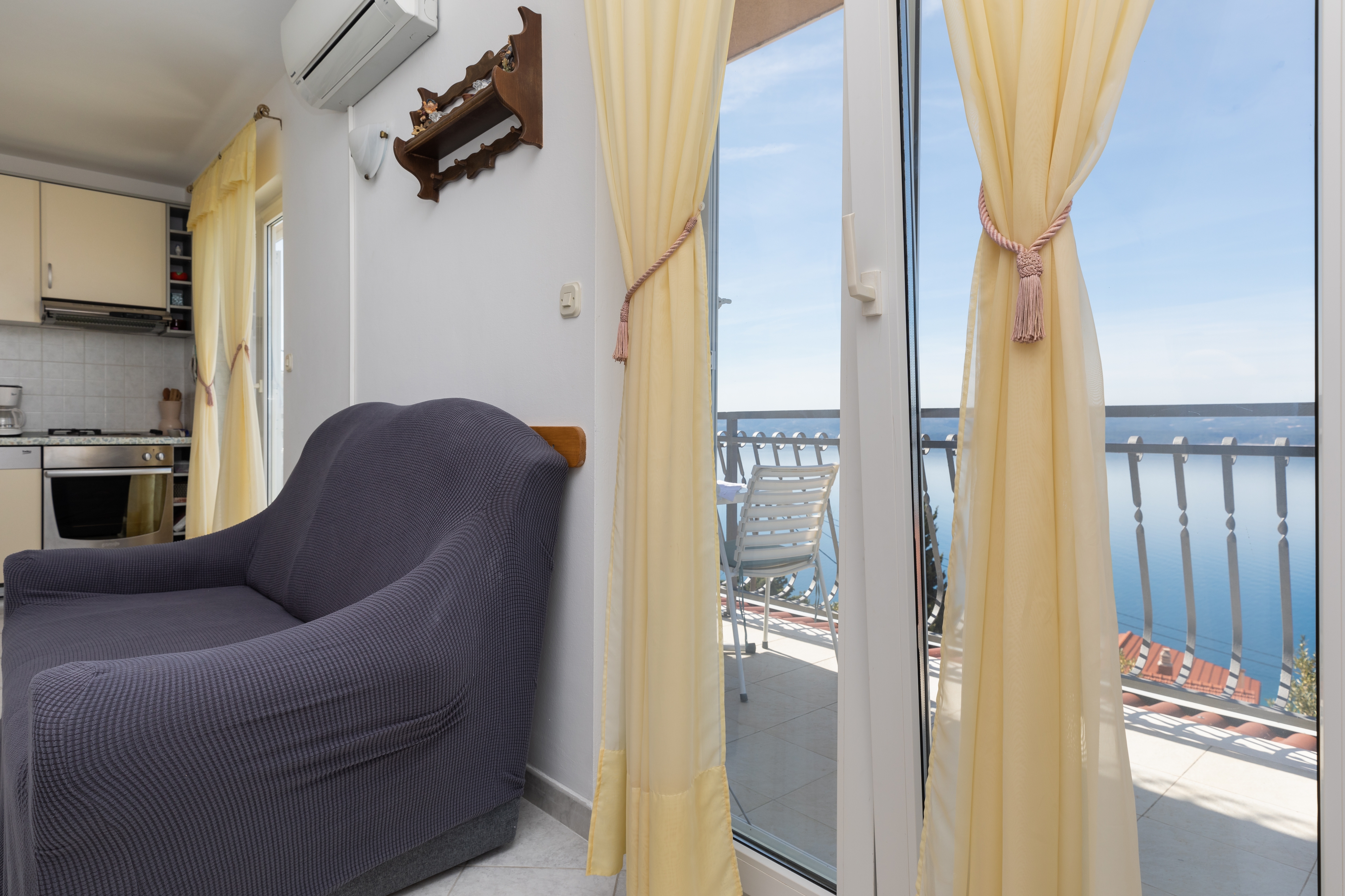 Three bedroom apartment with balcony and sea view Mimice, Omiš (A-2805-b) Three bedroom apartment with balcony and sea view Mimice, Omiš (A-2805-b)