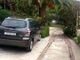 Parking lot Sumpetar, Omiš, Parking lot 2807 - Apartments with pebble beach.