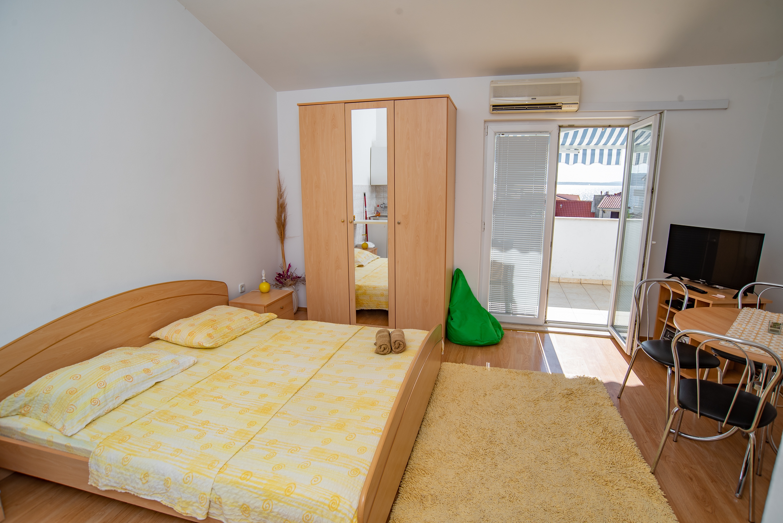 One bedroom apartment near beach Sumpetar, Omiš (A-2808-a) One bedroom apartment near beach Sumpetar, Omiš (A-2808-a)